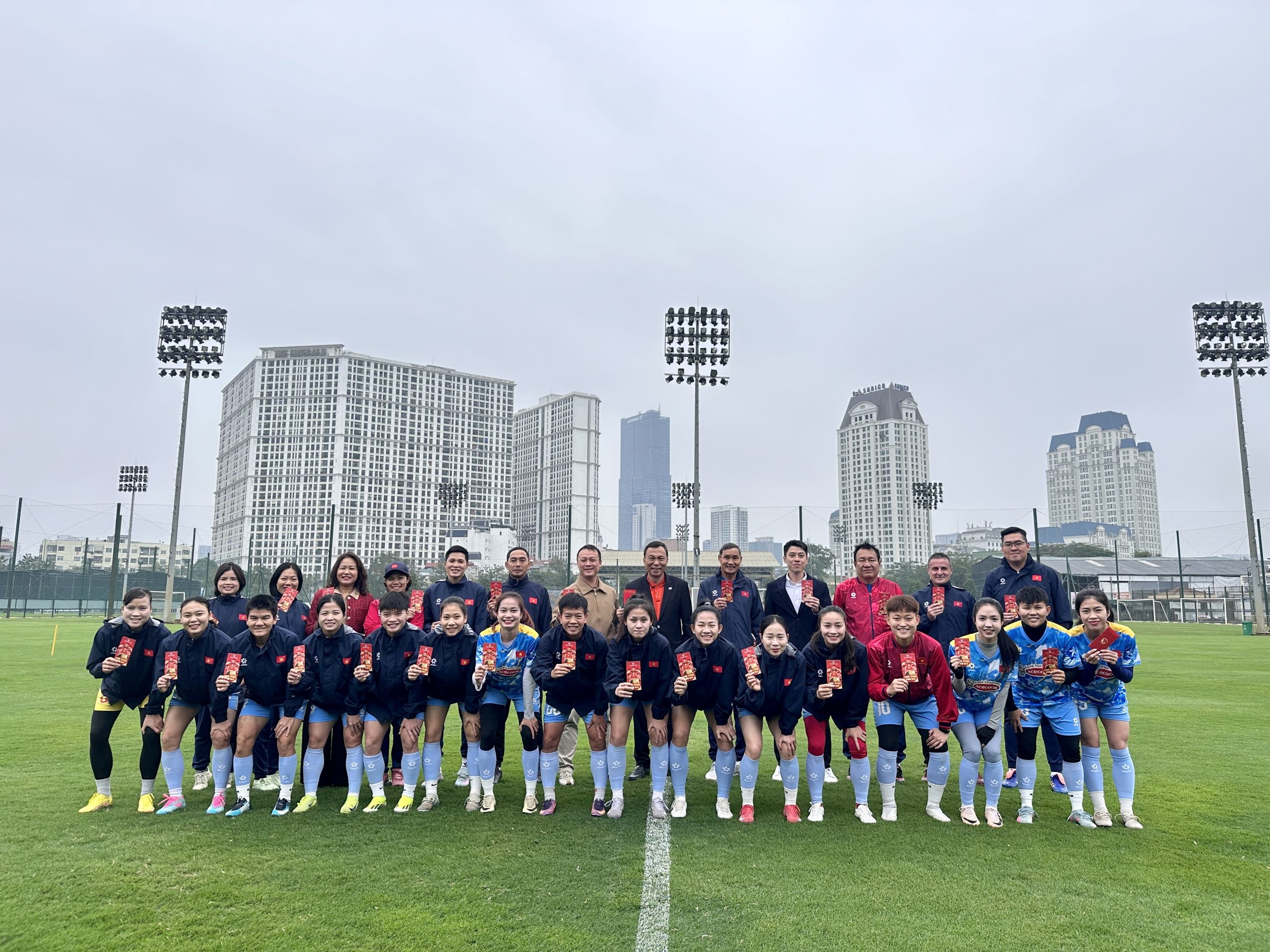 'Tướng' Mai Đức Chung: 77 tuổi, vẫn gác tết ra trận cùng đội tuyển nữ Việt Nam- Ảnh 3.