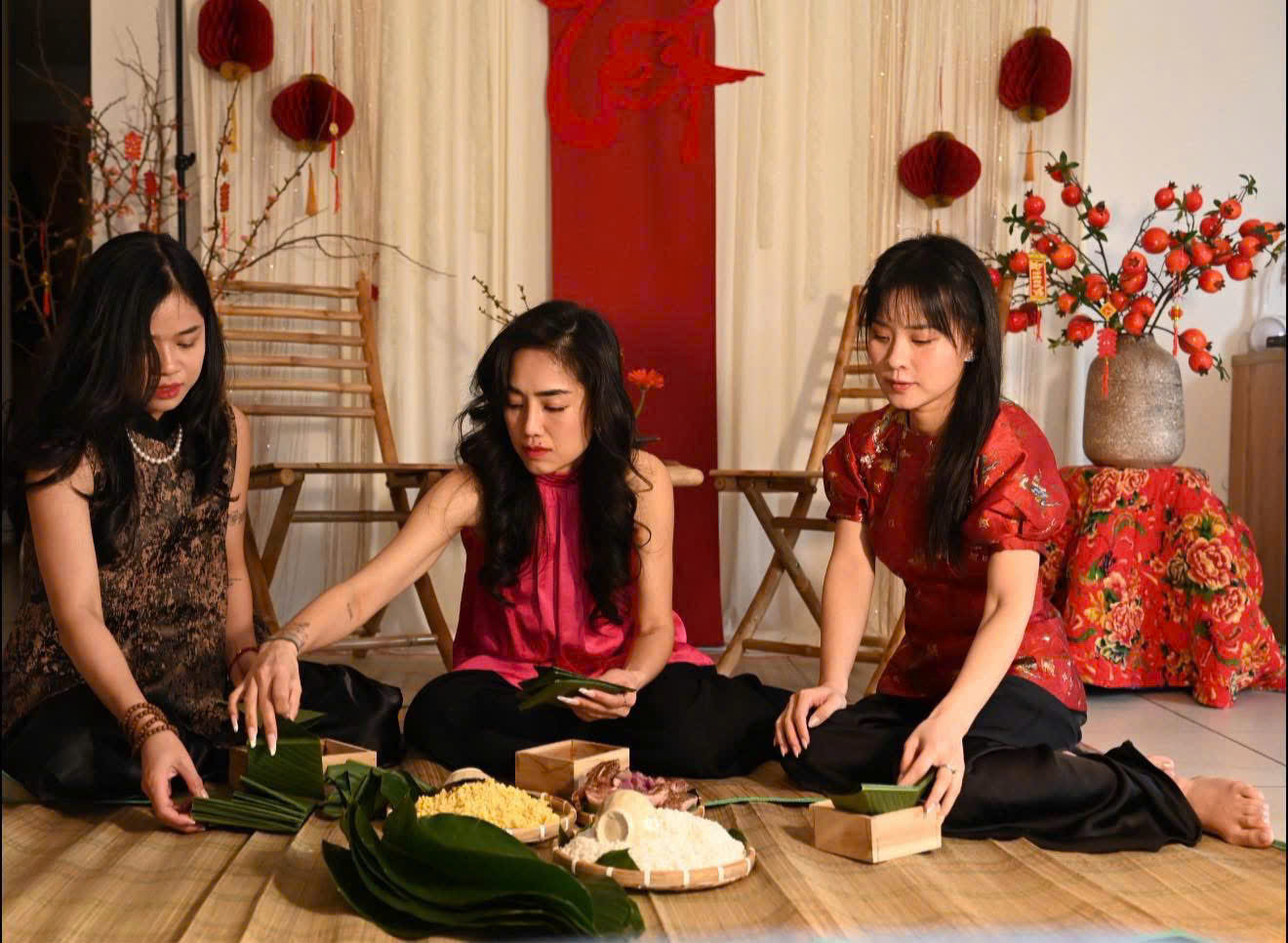 Người Việt tại Thụy Sĩ g&oacute;i b&aacute;nh chưng đ&oacute;n tết Giữa tiết trời lạnh gi&aacute; - Ảnh 1.