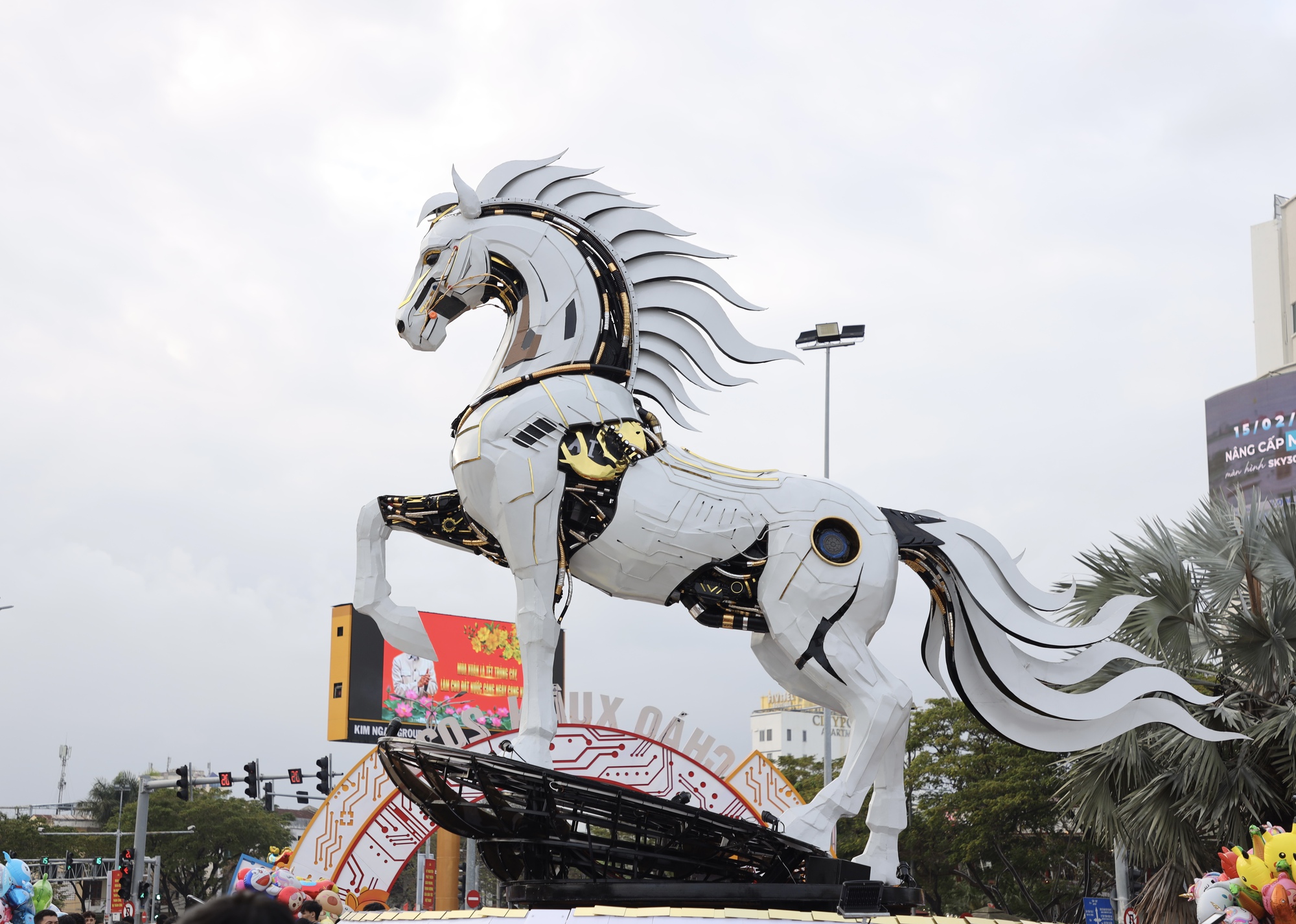 Đón tết 2026 trên yên xe: Cặp đôi 9X phượt xuyên Việt từ Bắc vào Nam - Ảnh 4. Đón tết 2026 trên yên xe: Cặp đôi 9X phượt xuyên Việt từ Bắc vào Nam - Ảnh 4.