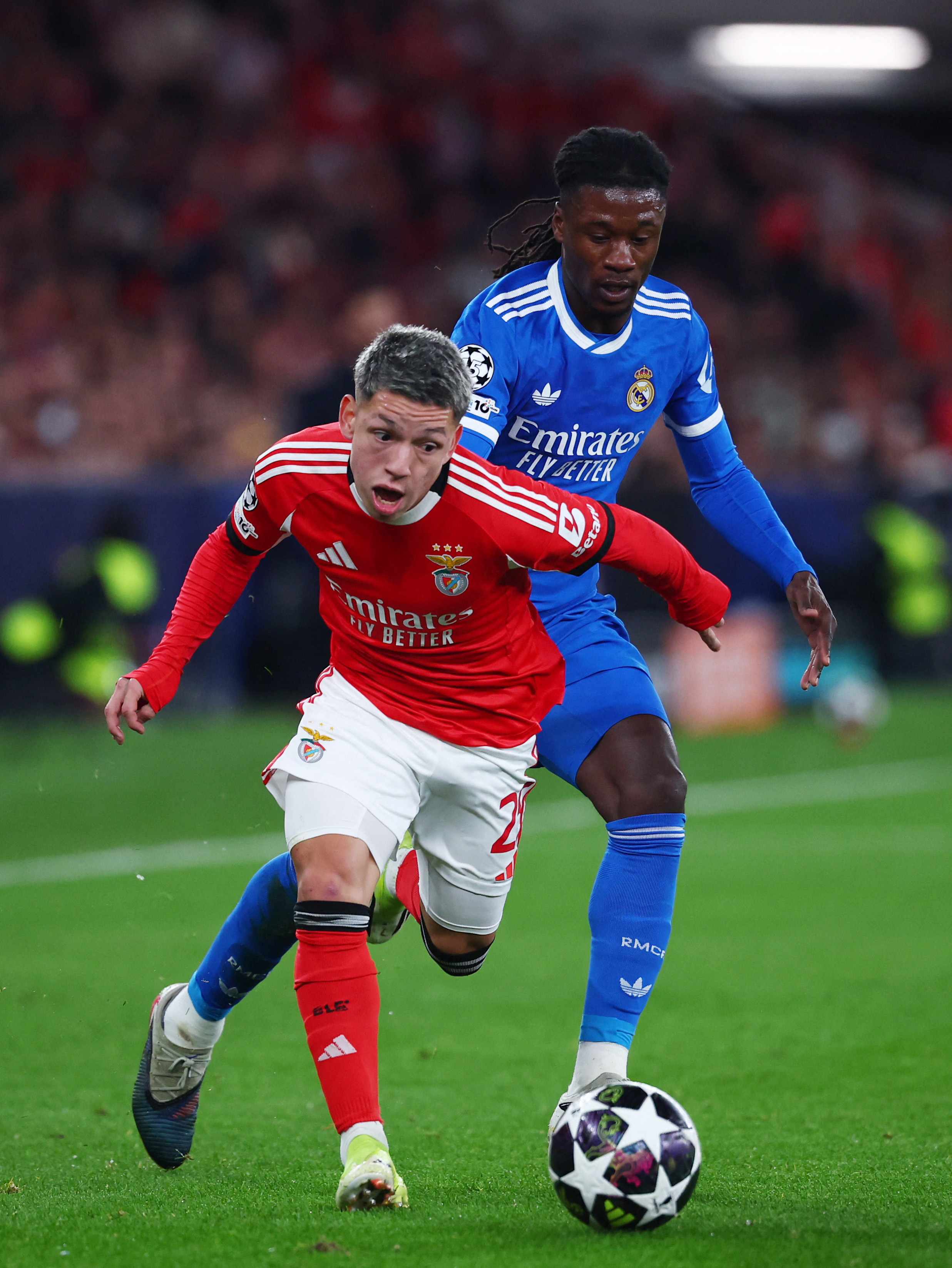 Vụ Vinicius Junior tố bị ph&acirc;n biệt chủng tộc: Tiền vệ Benfica khai chỉ &lsquo;kỳ thị đồng t&iacute;nh&rsquo;  - Ảnh 1.