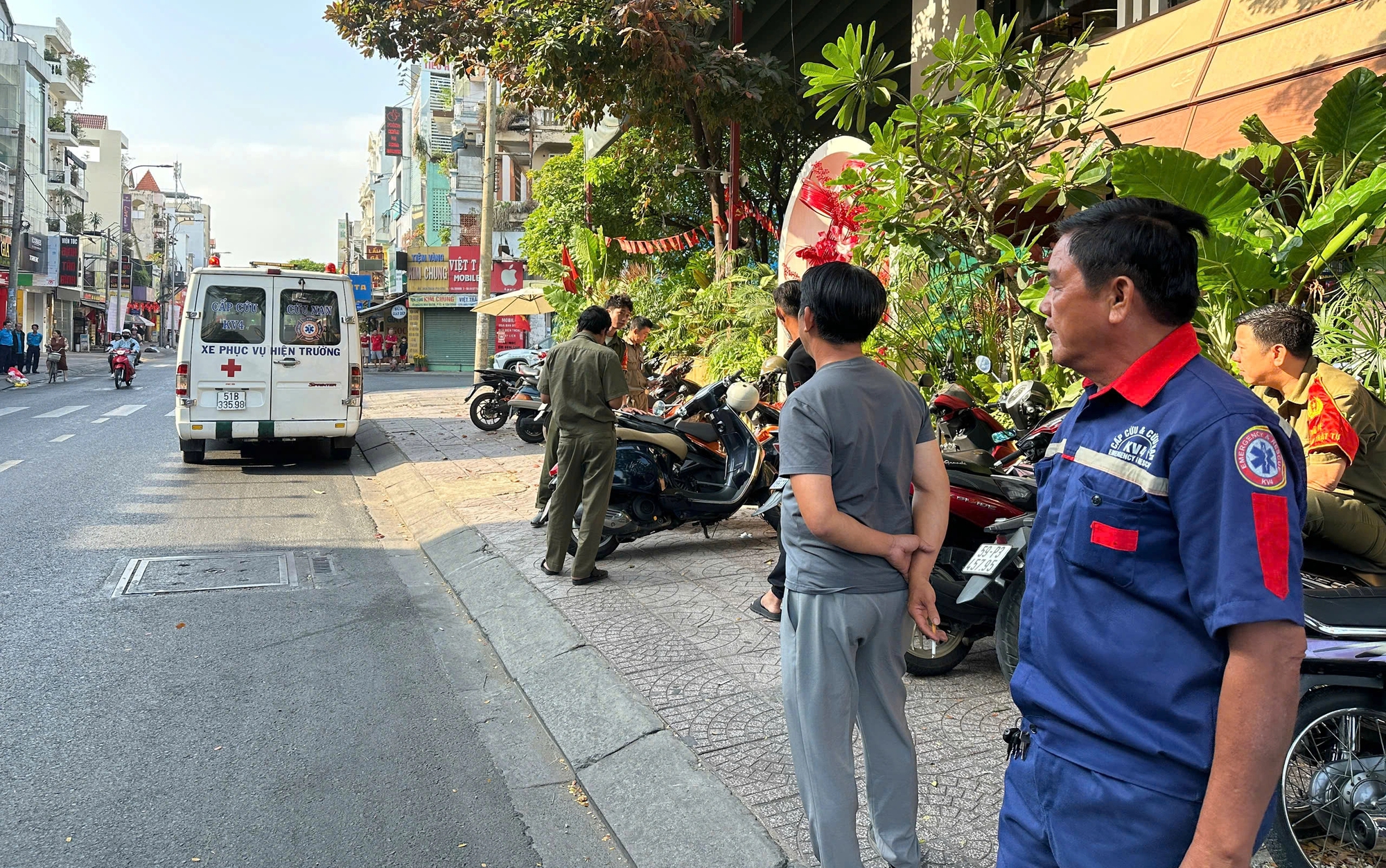 Điều tra vụ người đàn ông tử vong tại quán cà phê trên đường Hoàng Hoa Thám- Ảnh 1.