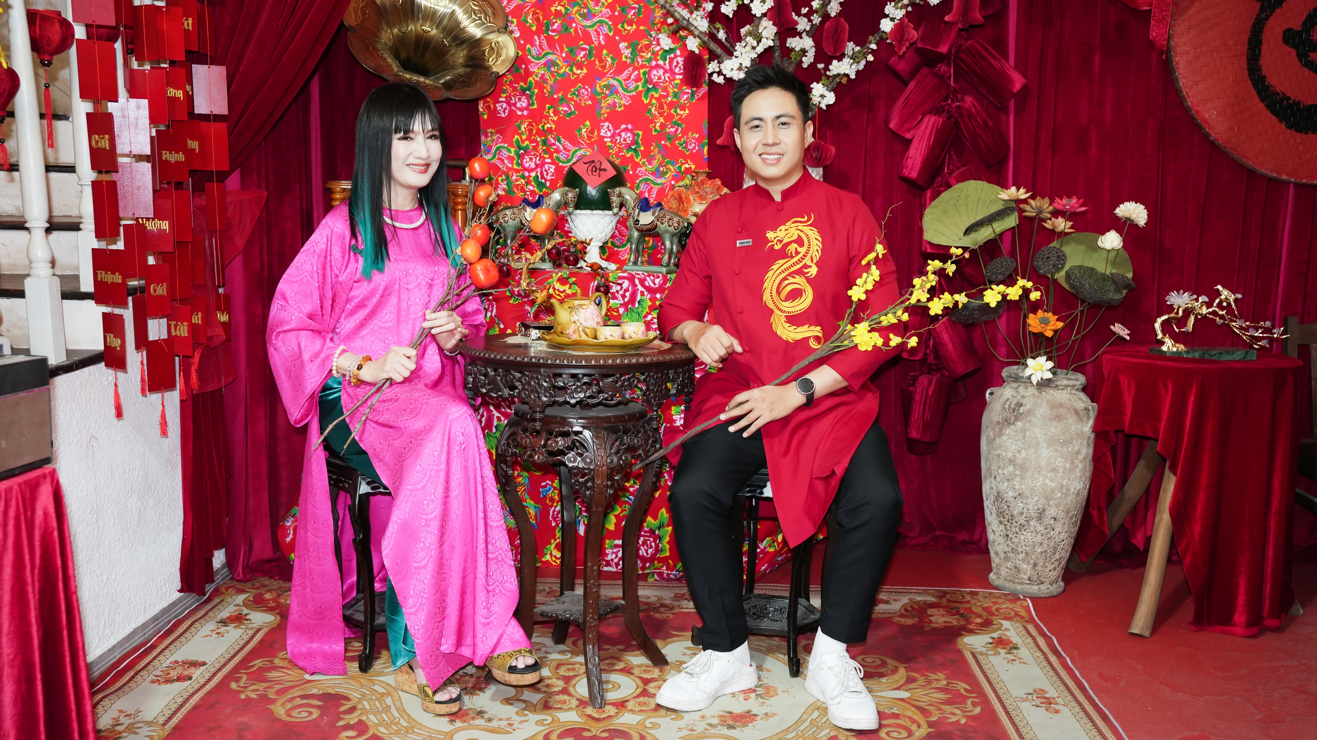 'Nữ ho&agrave;ng ảnh lịch' Hiền Mai nhớ tết c&ograve;n mẹ, kể chuyện được fan tặng xe xịn- Ảnh 1.