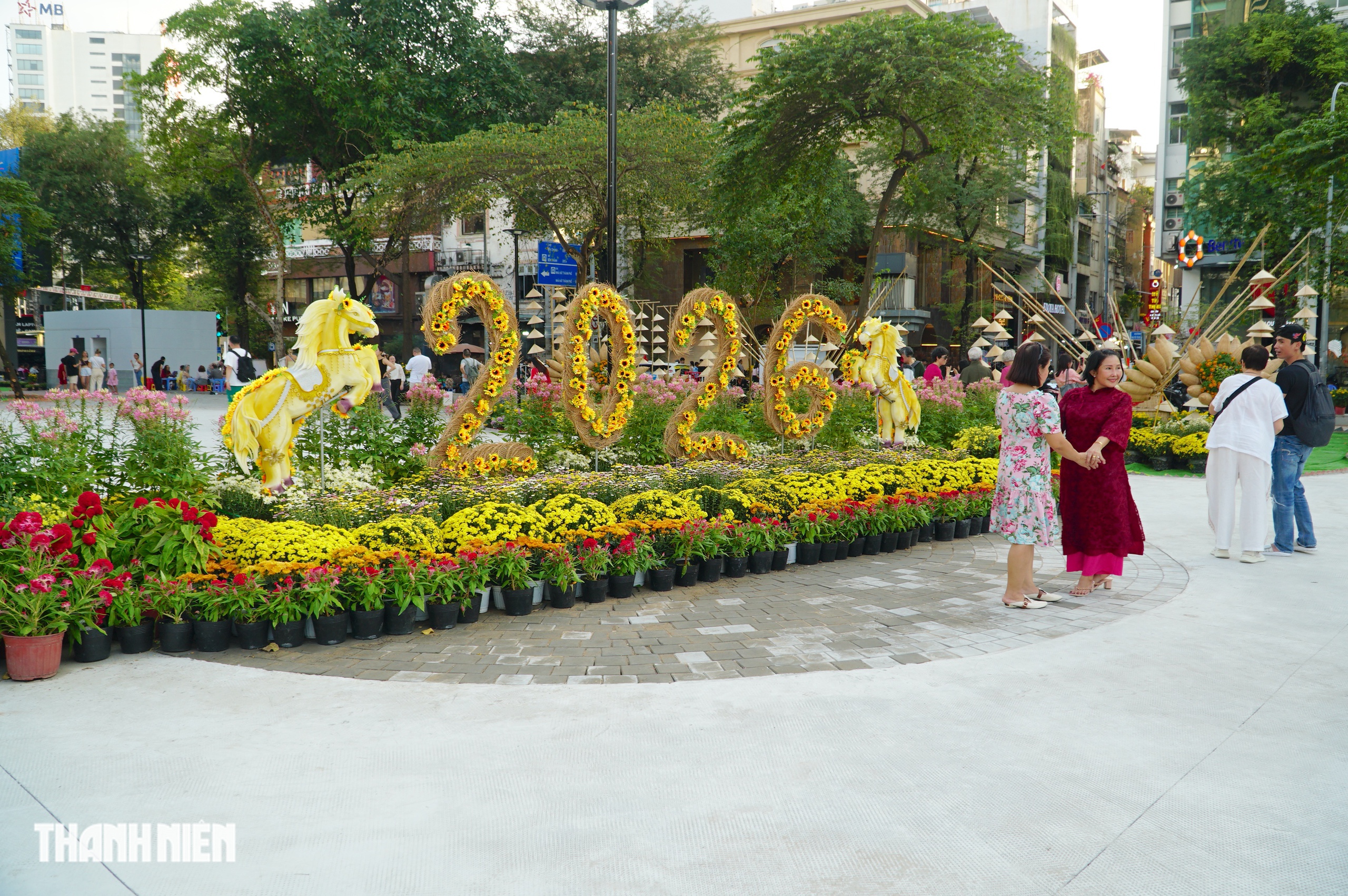 Cận cảnh cầu cảng trên sông Sài Gòn được chỉnh trang thành điểm check-in trong tết - Ảnh 7.