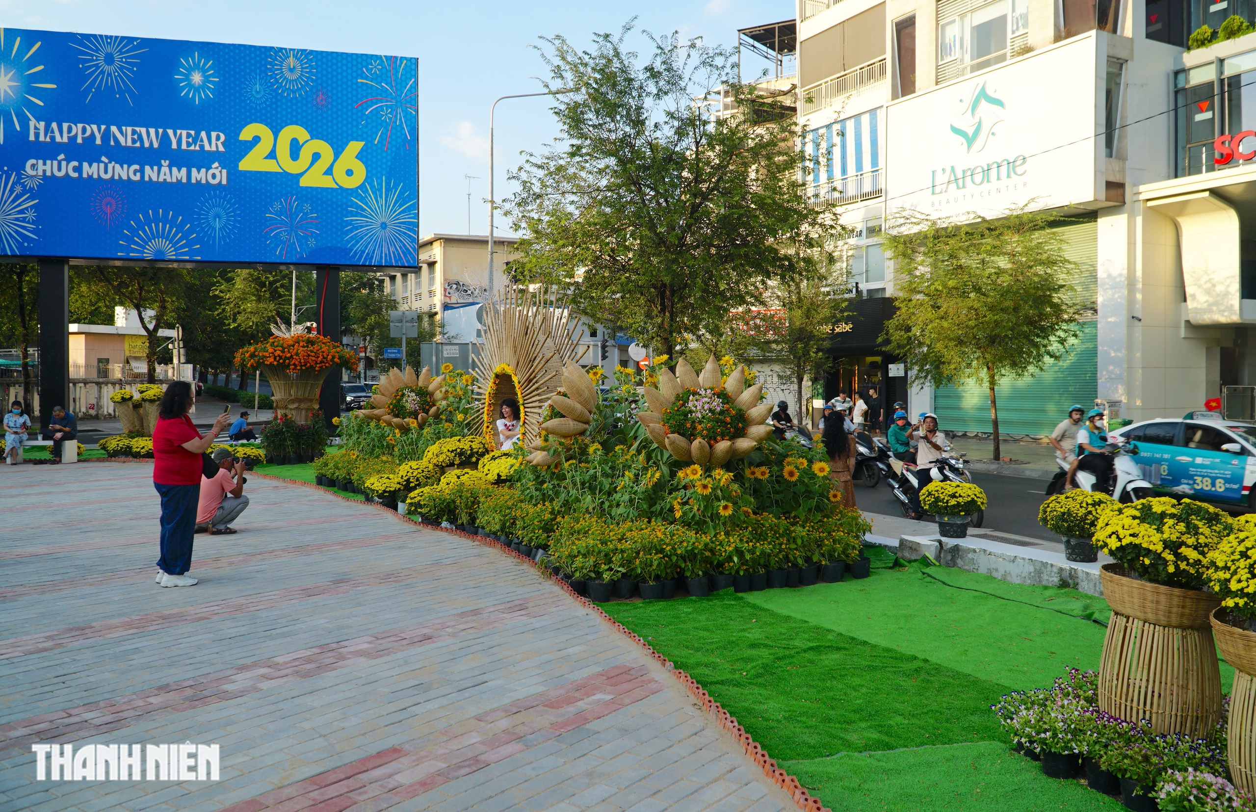 Cận cảnh cầu cảng trên sông Sài Gòn được chỉnh trang thành điểm check-in trong tết - Ảnh 8.