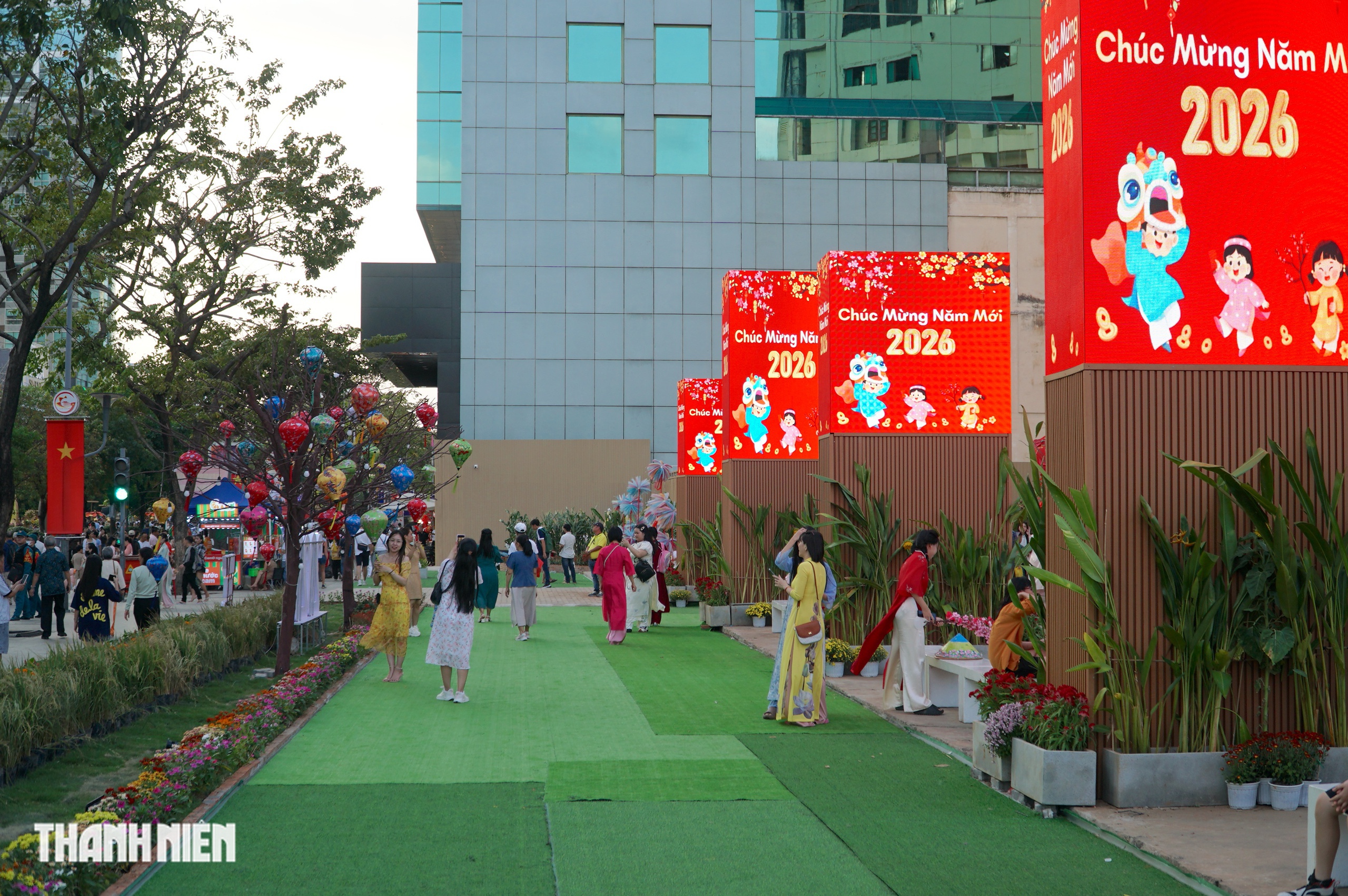 Cận cảnh cầu cảng trên sông Sài Gòn được chỉnh trang thành điểm check-in trong tết - Ảnh 12.