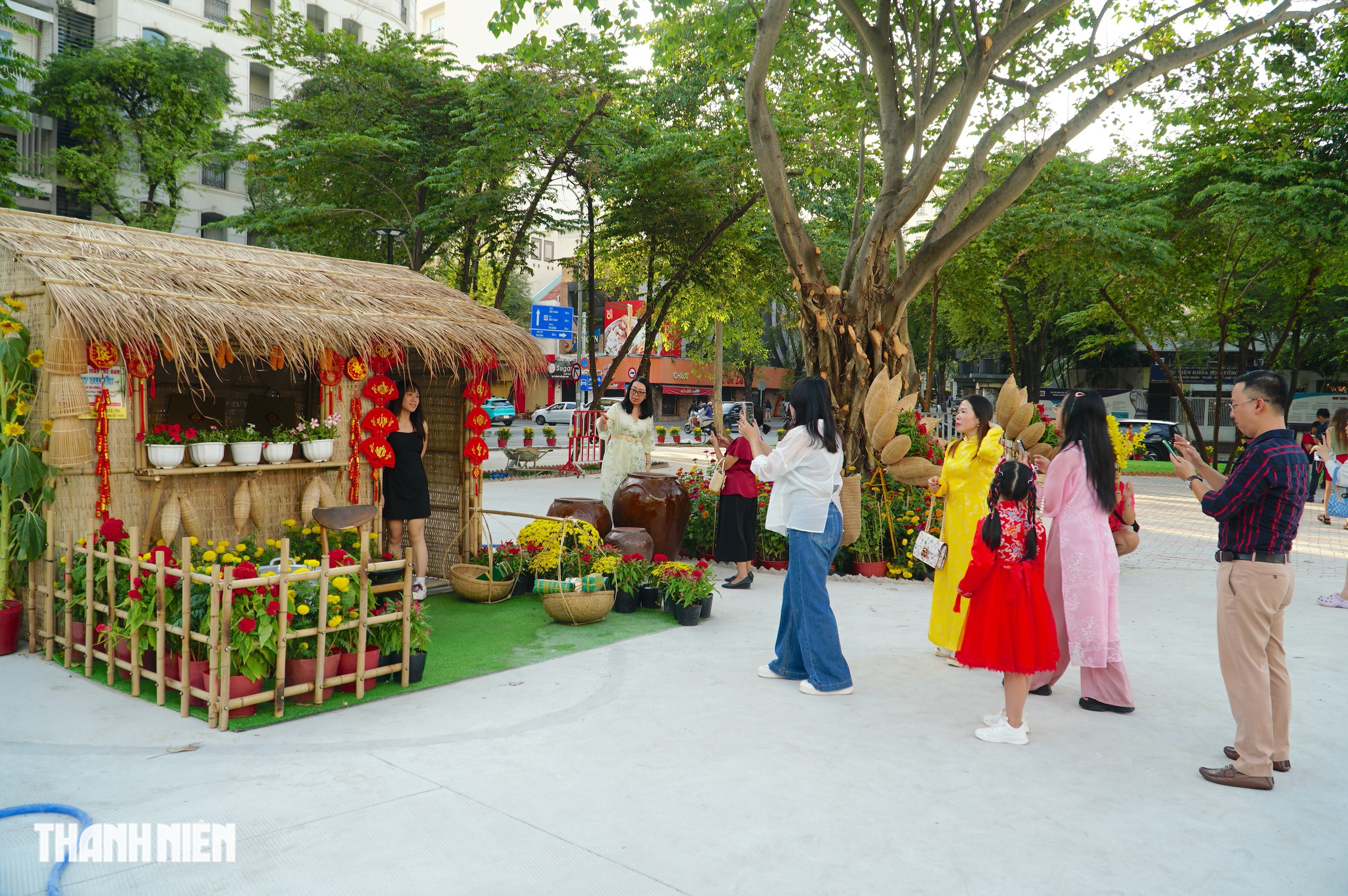 Cận cảnh cầu cảng trên sông Sài Gòn được chỉnh trang thành điểm check-in trong tết - Ảnh 9.