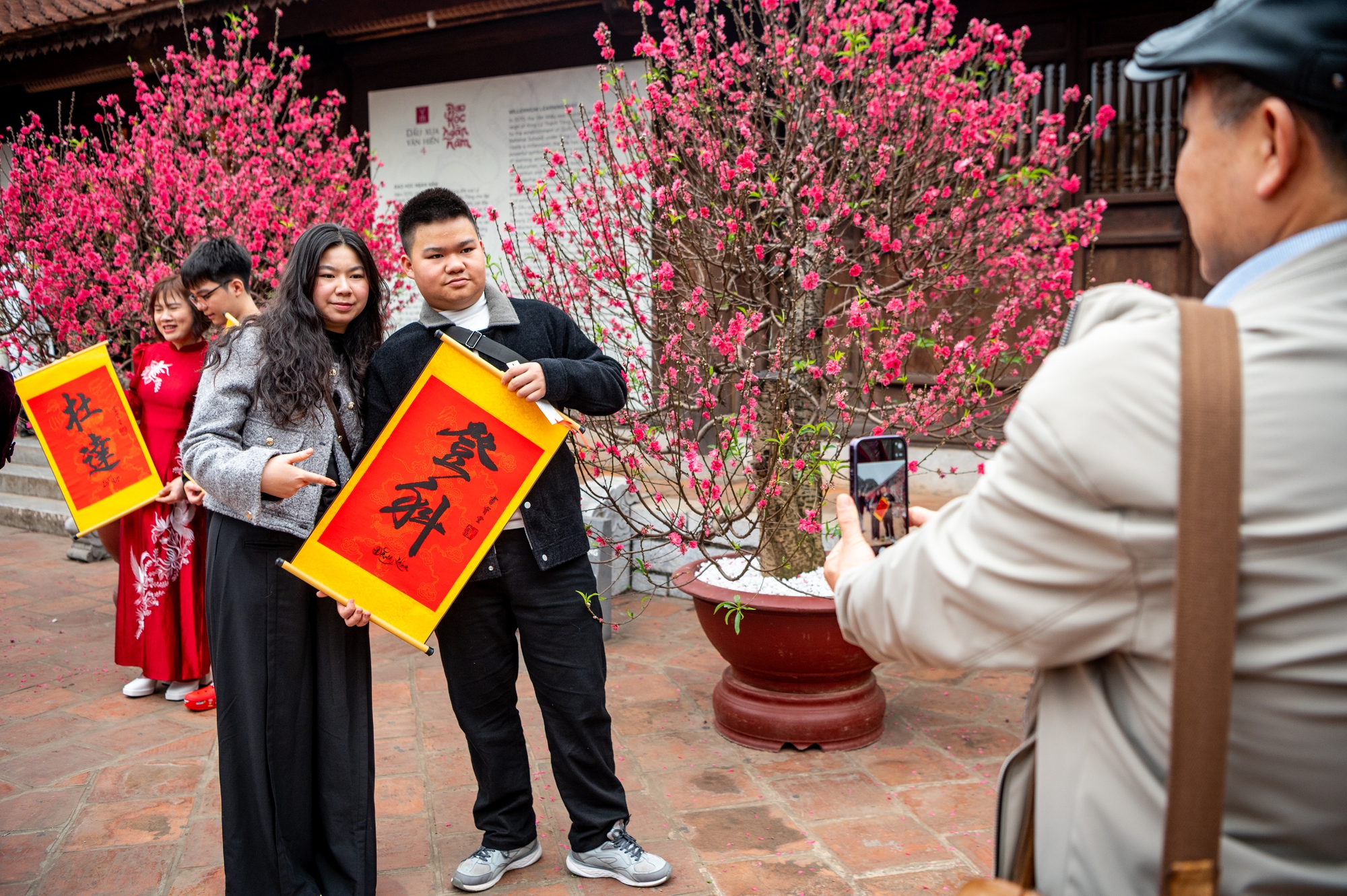 Nếp tết cũ trong nhịp sống mới ở Hà Nội - Ảnh 8.