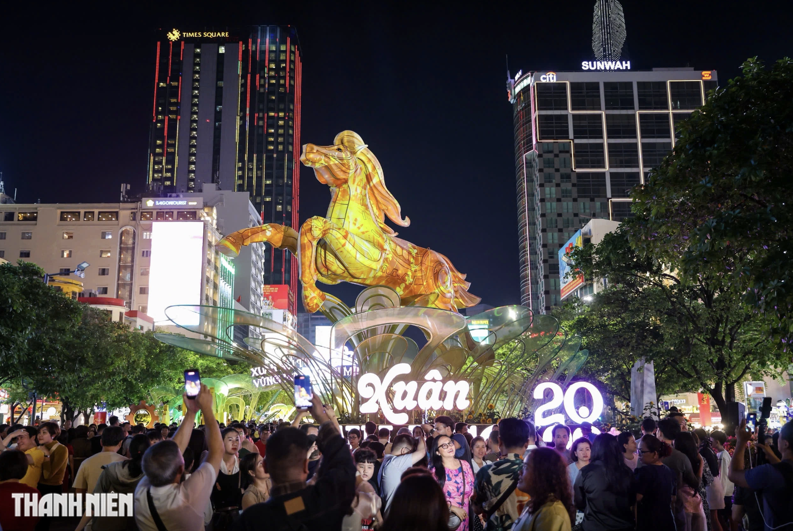 Du lịch TP.HCM thu 12.150 tỉ đồng trong kỳ nghỉ Tết Nguyên đán- Ảnh 2. Du lịch TP.HCM thu 12.150 tỉ đồng trong kỳ nghỉ Tết Nguyên đán- Ảnh 2.