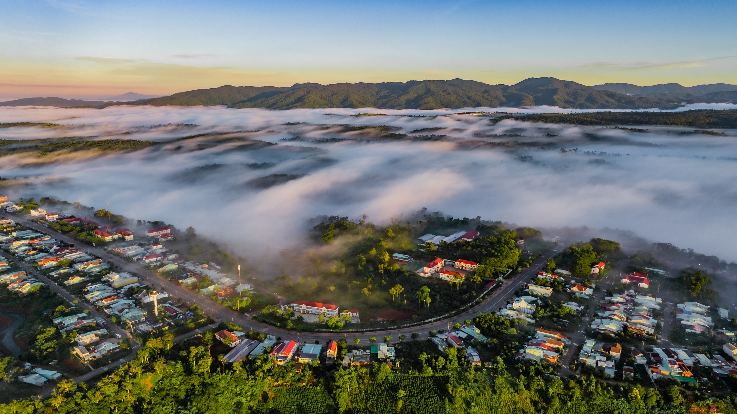 Tết ở Măng Đen: Lên núi cao đón bình minh, săn mây- Ảnh 1. Tết ở Măng Đen: Lên núi cao đón bình minh, săn mây- Ảnh 1.