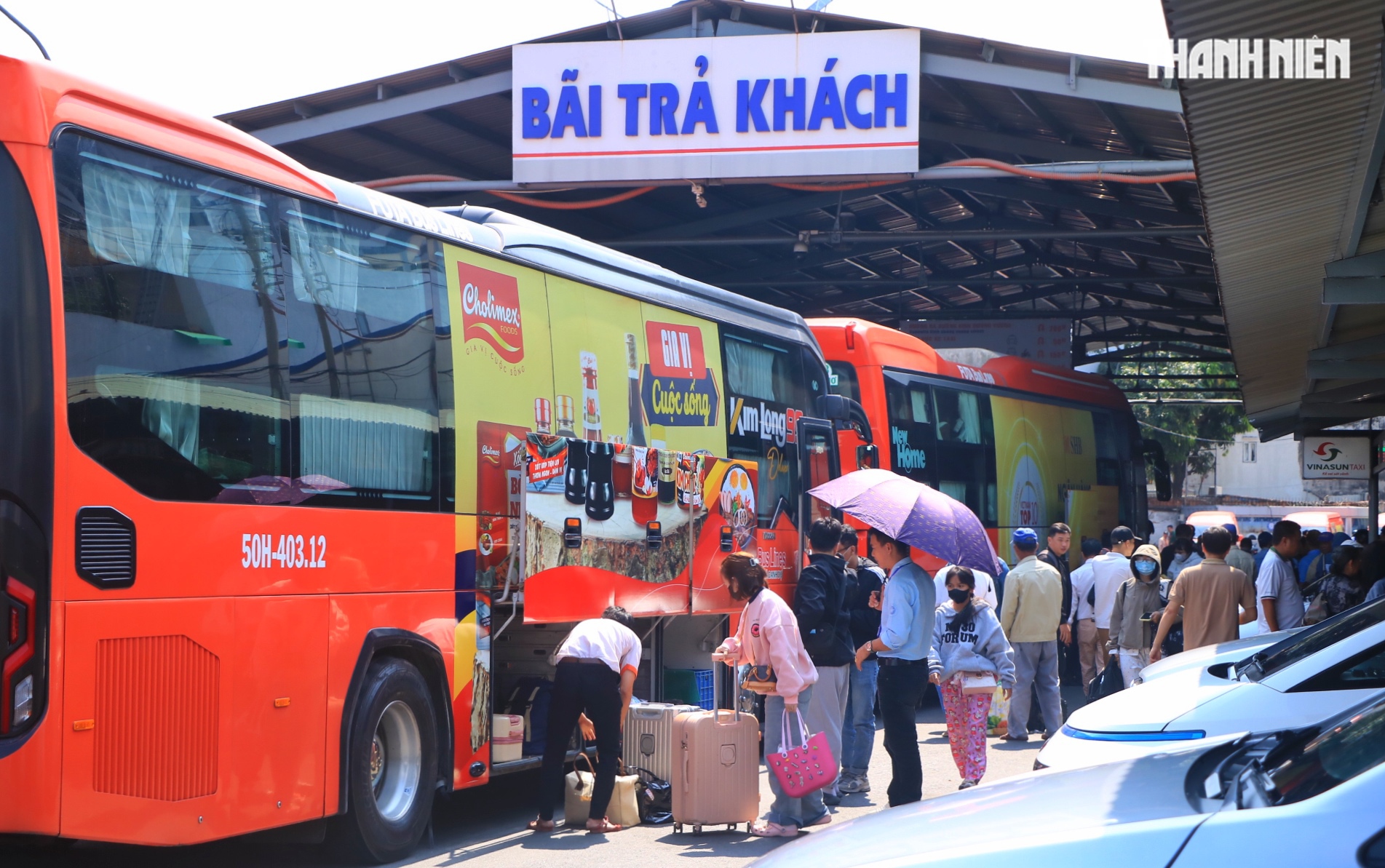 Ngày cuối nghỉ tết: Ùn ùn người miền Tây trở lại TP.HCM trưa mùng 6 - Ảnh 1.