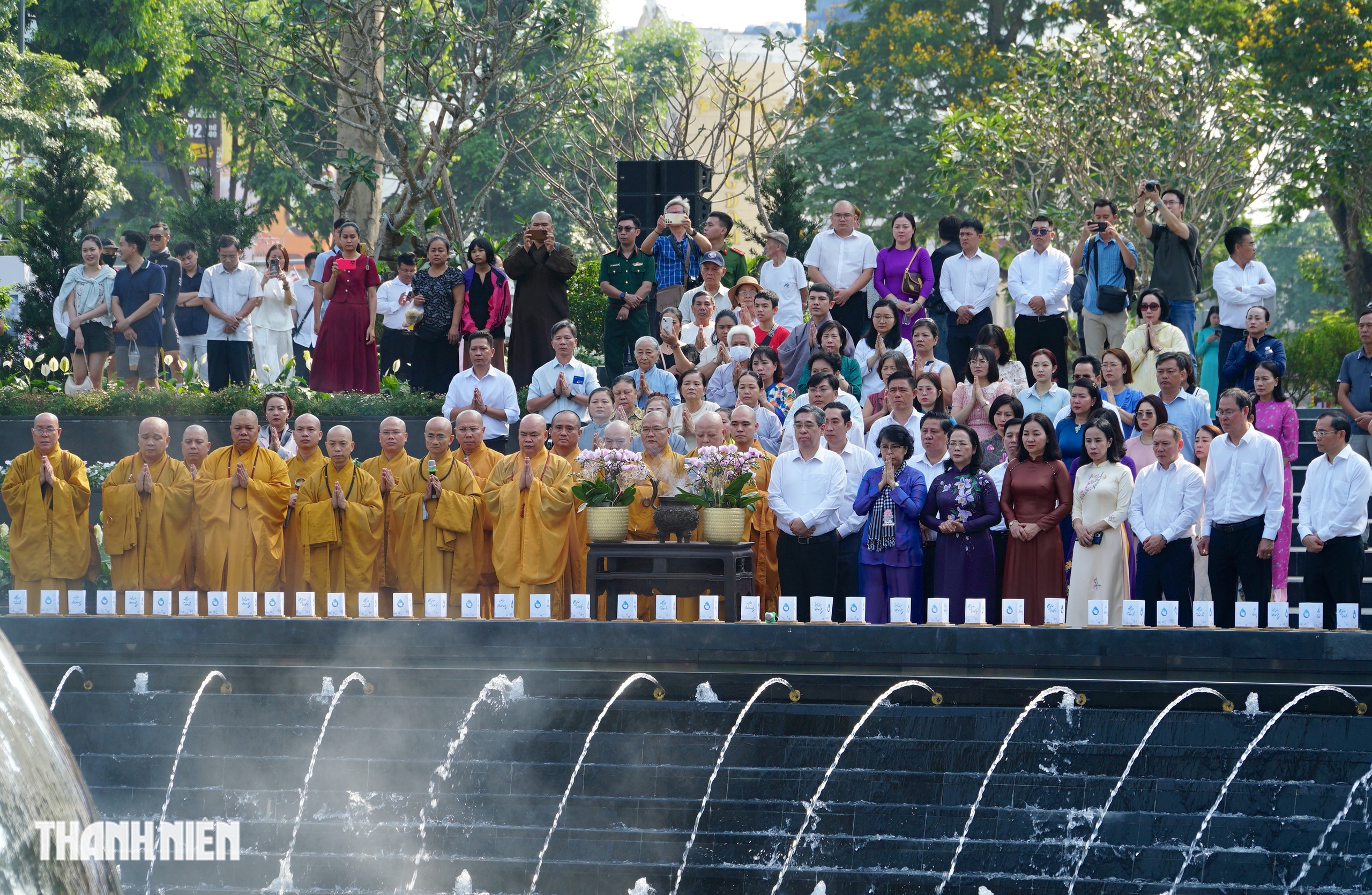 Mùng 6 tết, tổ chức cầu siêu cho nạn nhân Covid-19 tại công viên Lý Thái Tổ - Ảnh 3.