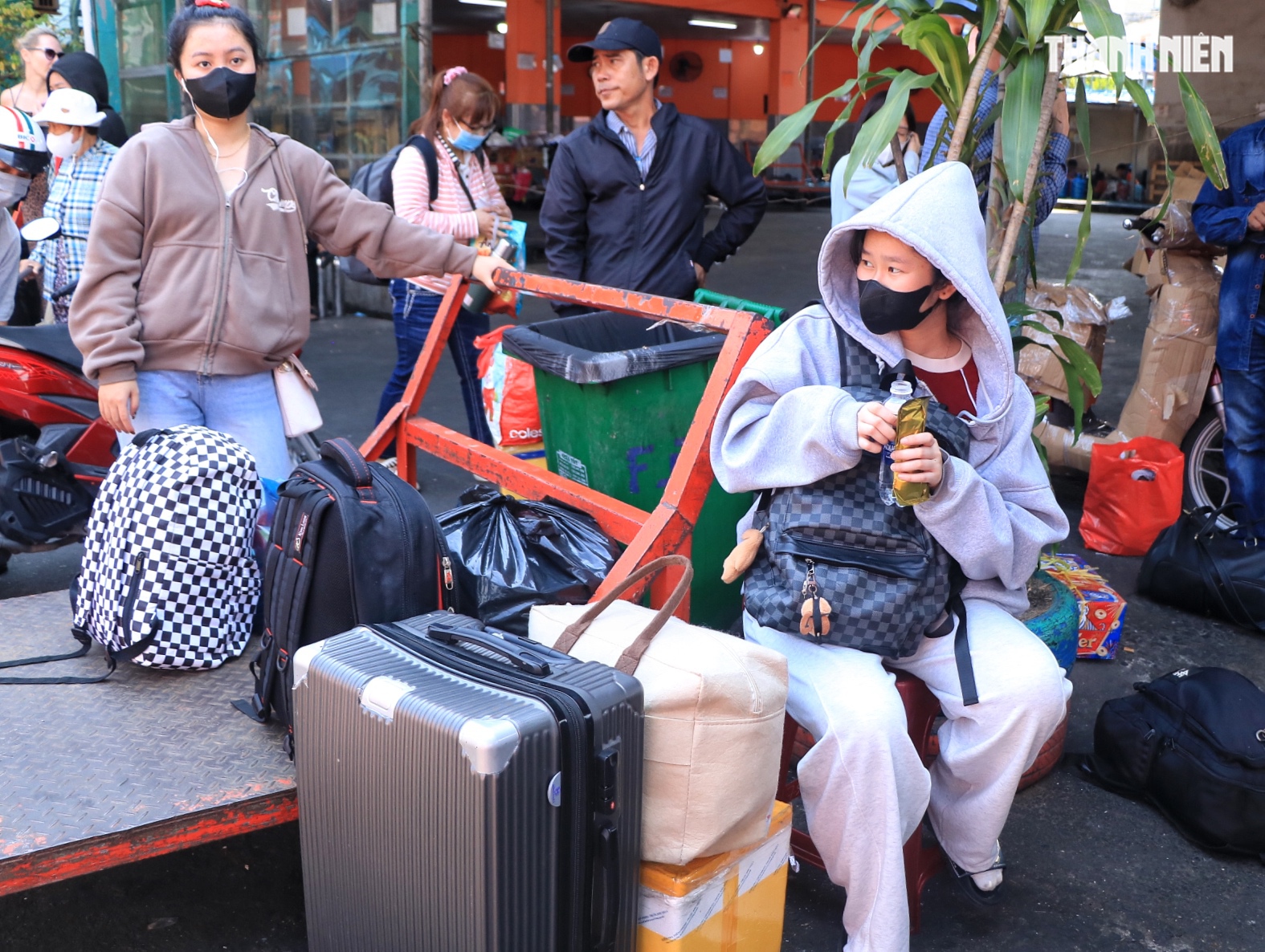 Chiều mùng 6 tết nhiều người từ TP.HCM bắt xe về miền Tây… 'ăn tết', vì sao? - Ảnh 5.