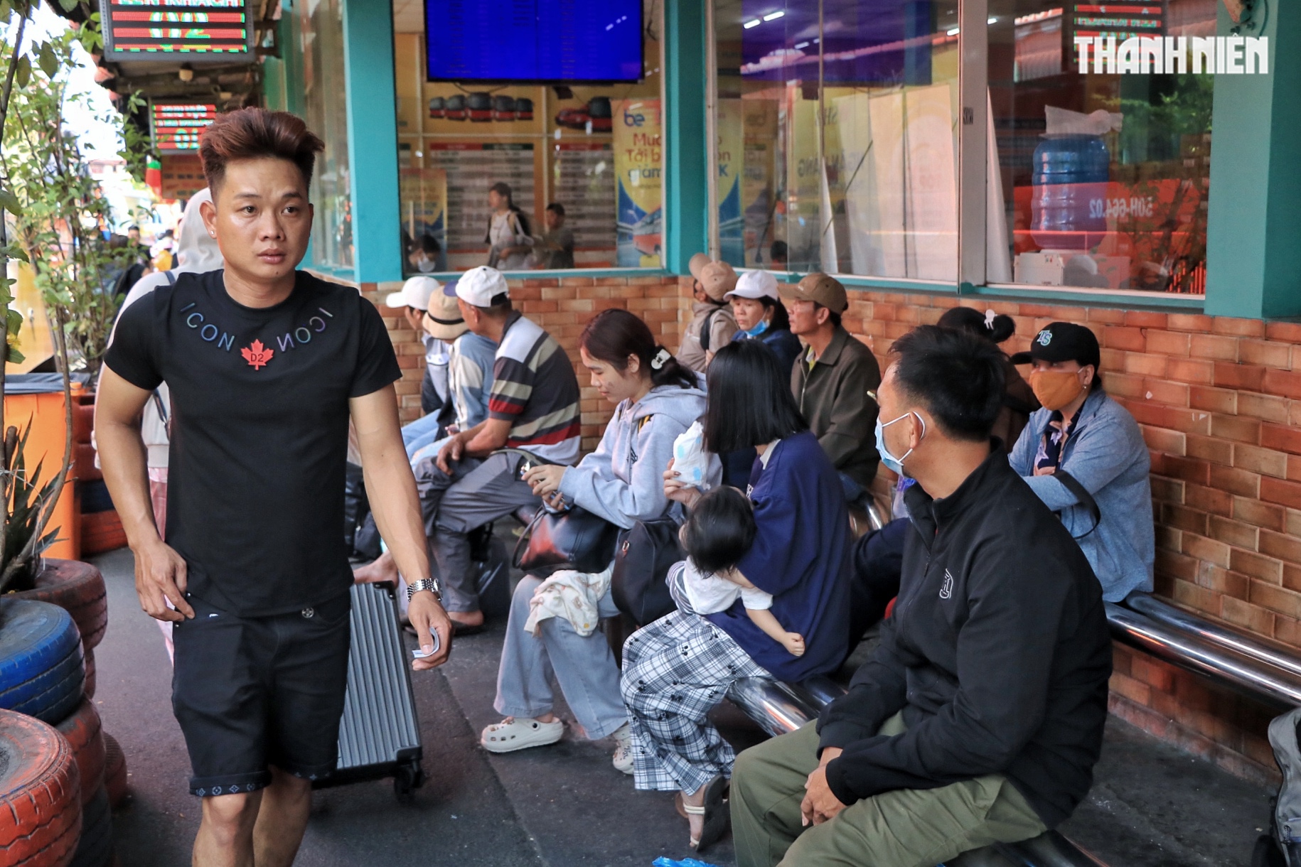 Chiều mùng 6 tết nhiều người từ TP.HCM bắt xe về miền Tây… 'ăn tết', vì sao? - Ảnh 7.