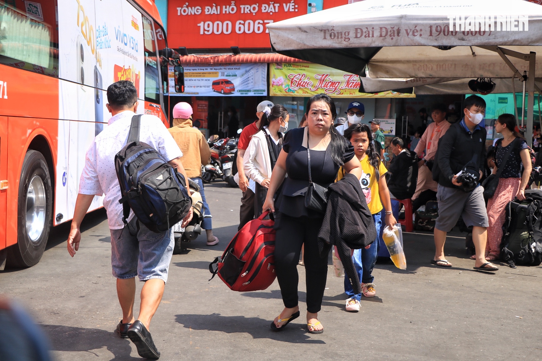 Chiều mùng 6 tết nhiều người từ TP.HCM bắt xe về miền Tây… 'ăn tết', vì sao? - Ảnh 8.