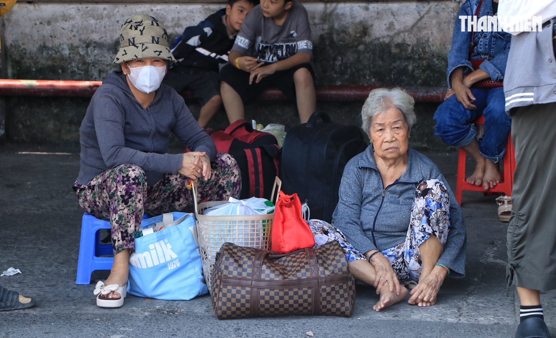 Ngày cuối nghỉ tết: Ùn ùn người miền Tây trở lại TP.HCM trưa mùng 6 - Ảnh 4.