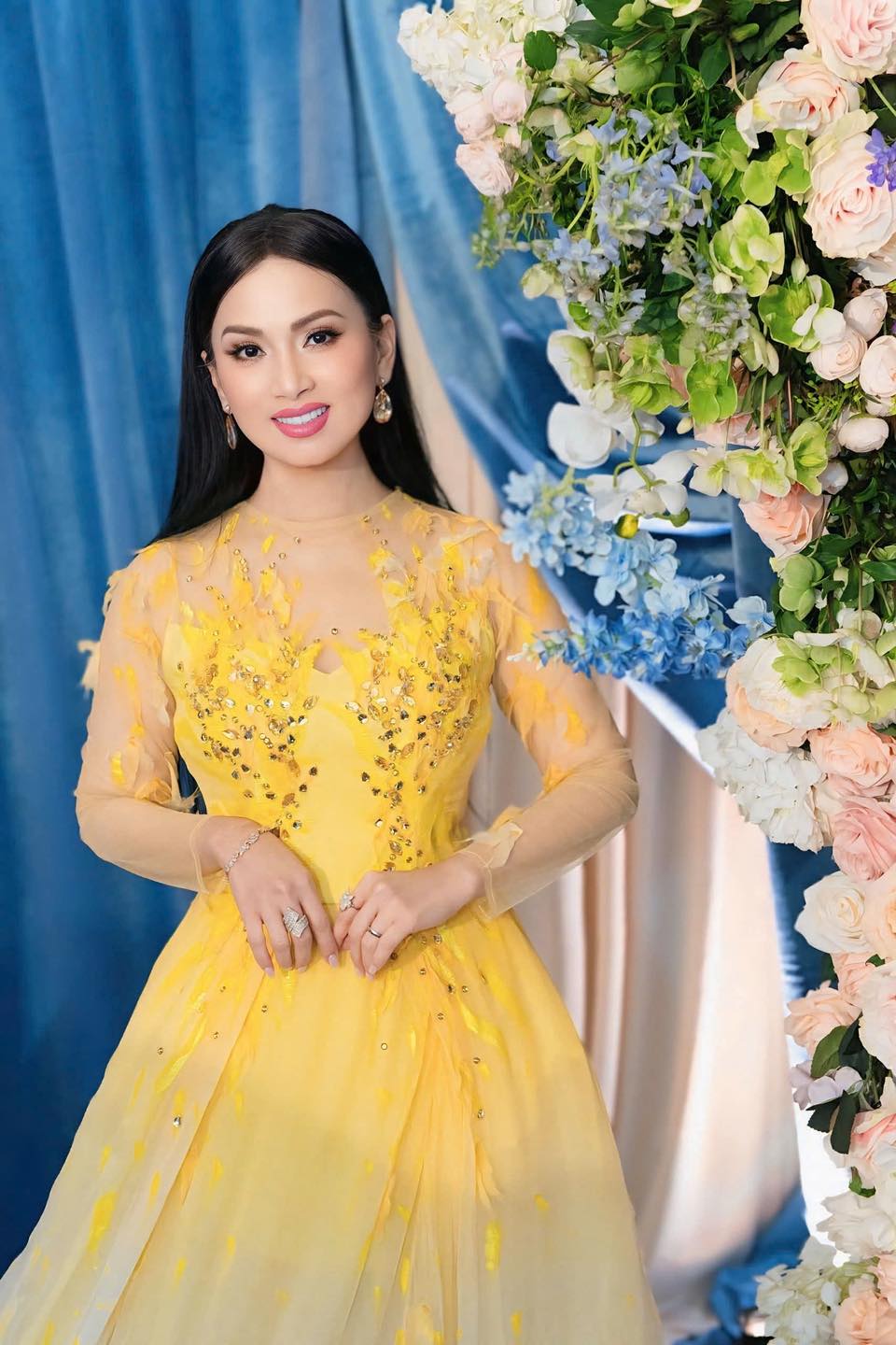 Hà Phương: Ở nhà thì bị nói ăn bám, đi diễn thì bị đồn ly hôn  - Ảnh 2.