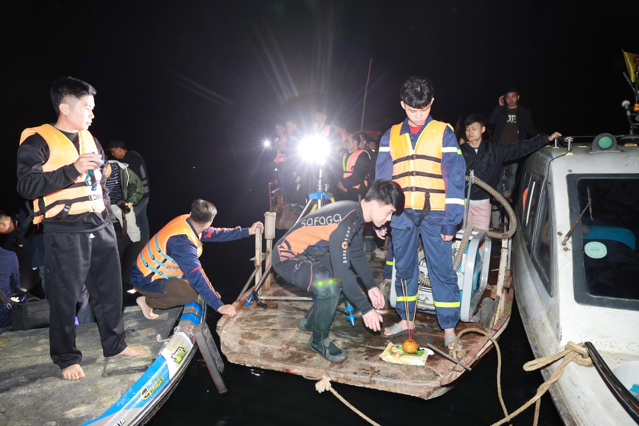 Cục trưởng CSGT ra mệnh lệnh khẩn sau 2 vụ chìm tàu, lật thuyền - Ảnh 1.