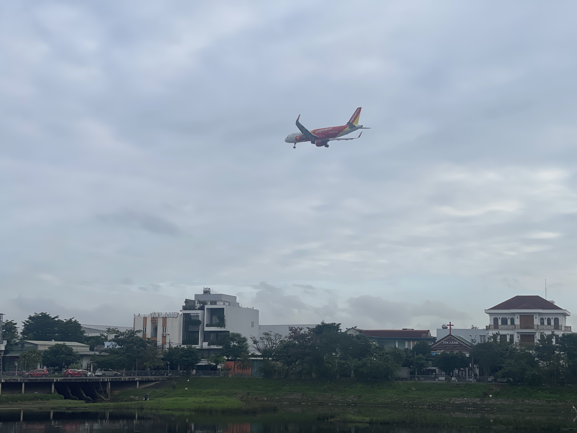 Drone xâm nhập sân bay Đà Nẵng khiến nhiều chuyến bay tê liệt dịp Tết Bính Ngọ 2026 - Ảnh 2.