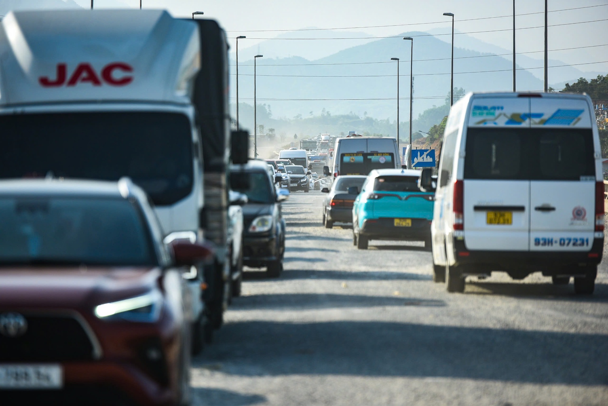 Trở lại miền Nam sau Tết, nhiều t&agrave;i xế 'mắc kẹt' ở cửa ng&otilde; Đ&agrave; Nẵng- Ảnh 3.