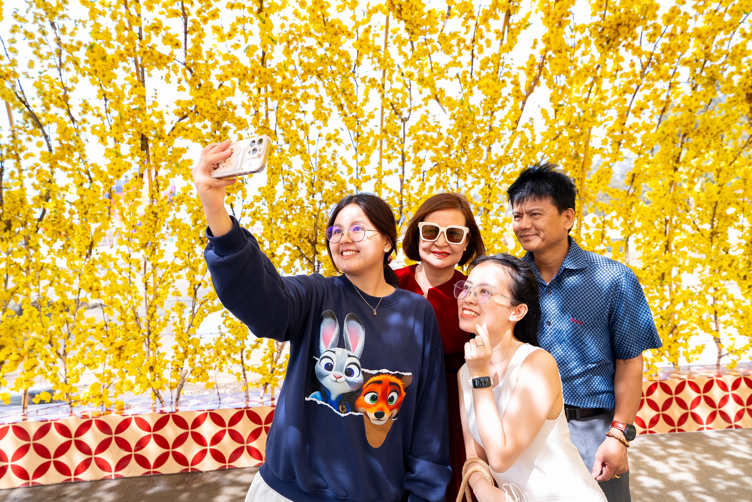 Cần Giờ đông nghịt khách mùng 5-6 tết, trò chơi dân gian tấp nập- Ảnh 16. Cần Giờ đông nghịt khách mùng 5-6 tết, trò chơi dân gian tấp nập- Ảnh 16.