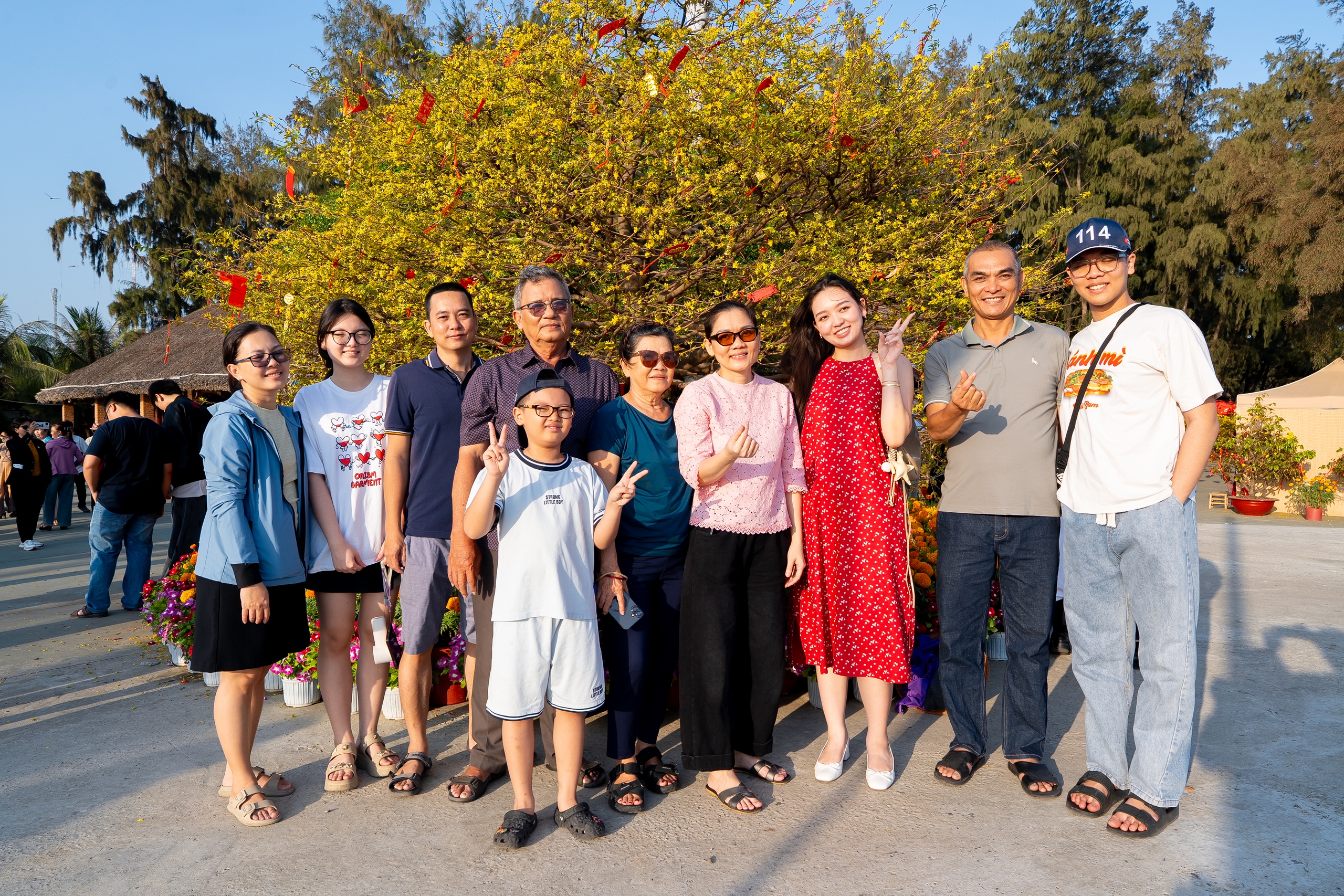 Cần Giờ đông nghịt khách mùng 5-6 tết, trò chơi dân gian tấp nập- Ảnh 19. Cần Giờ đông nghịt khách mùng 5-6 tết, trò chơi dân gian tấp nập- Ảnh 19.