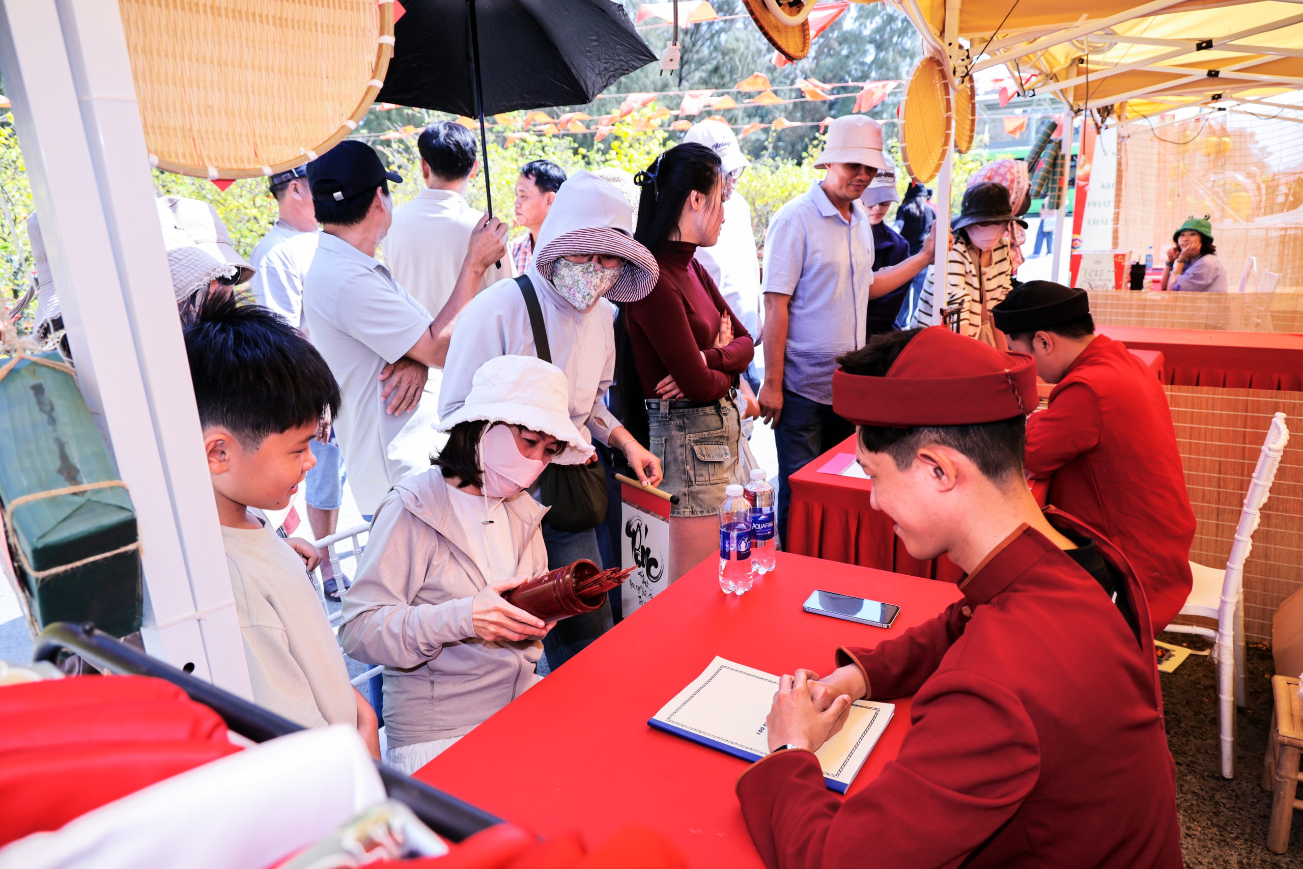 Cần Giờ đông nghịt khách mùng 5-6 tết, trò chơi dân gian tấp nập- Ảnh 13. Cần Giờ đông nghịt khách mùng 5-6 tết, trò chơi dân gian tấp nập- Ảnh 13.