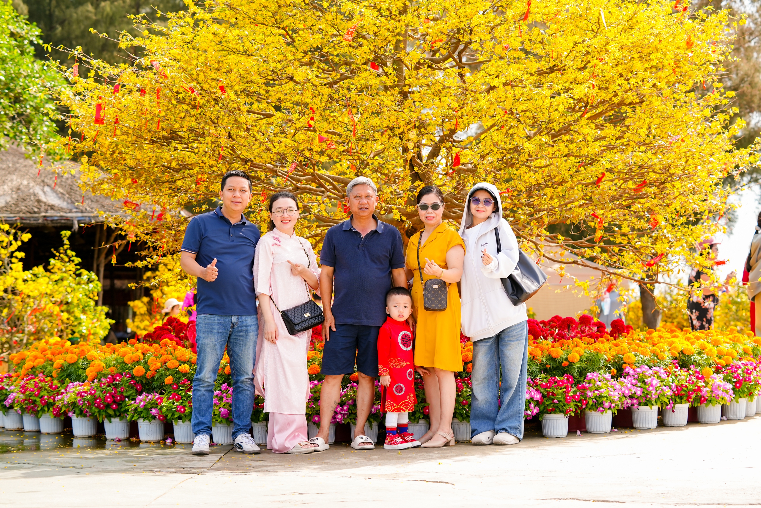 Cần Giờ đông nghịt khách mùng 5-6 tết, trò chơi dân gian tấp nập- Ảnh 17. Cần Giờ đông nghịt khách mùng 5-6 tết, trò chơi dân gian tấp nập- Ảnh 17.