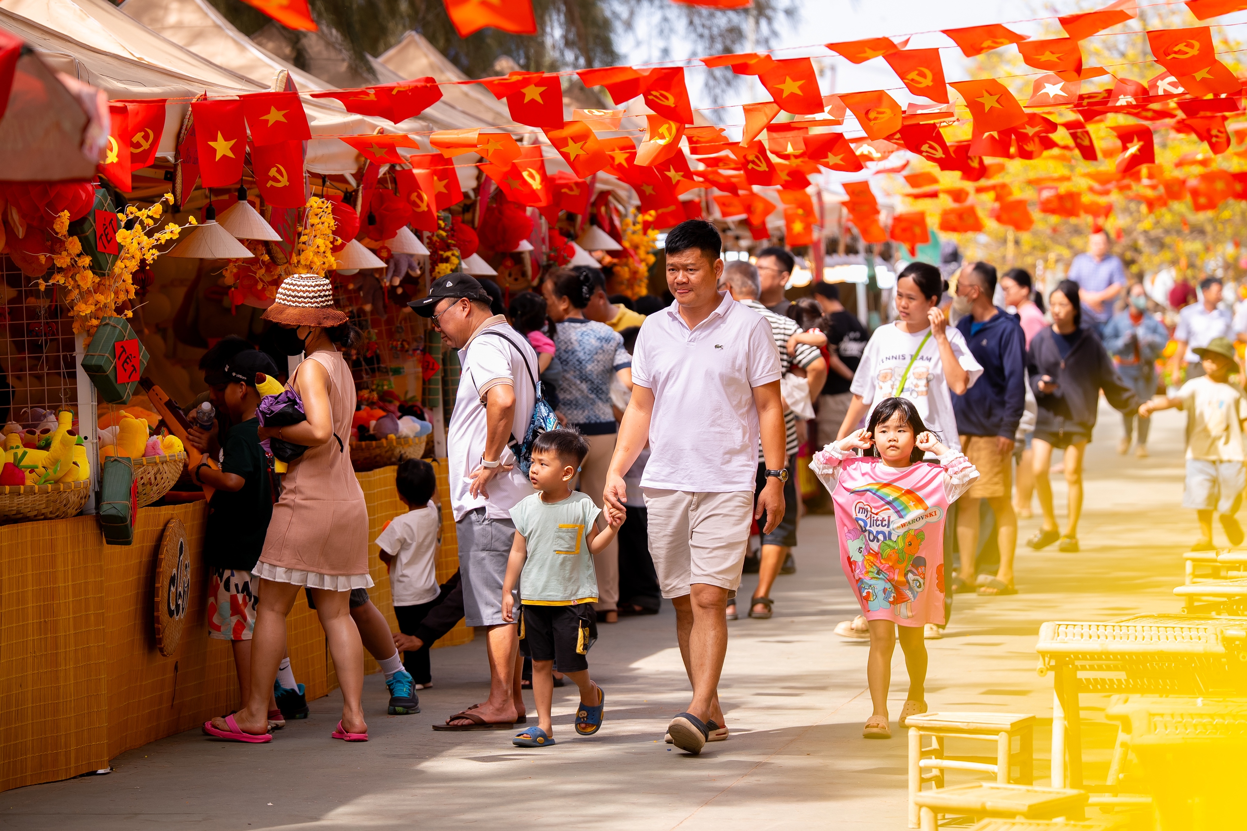 Cần Giờ đông nghịt khách mùng 5-6 tết, trò chơi dân gian tấp nập- Ảnh 1. Cần Giờ đông nghịt khách mùng 5-6 tết, trò chơi dân gian tấp nập- Ảnh 1.