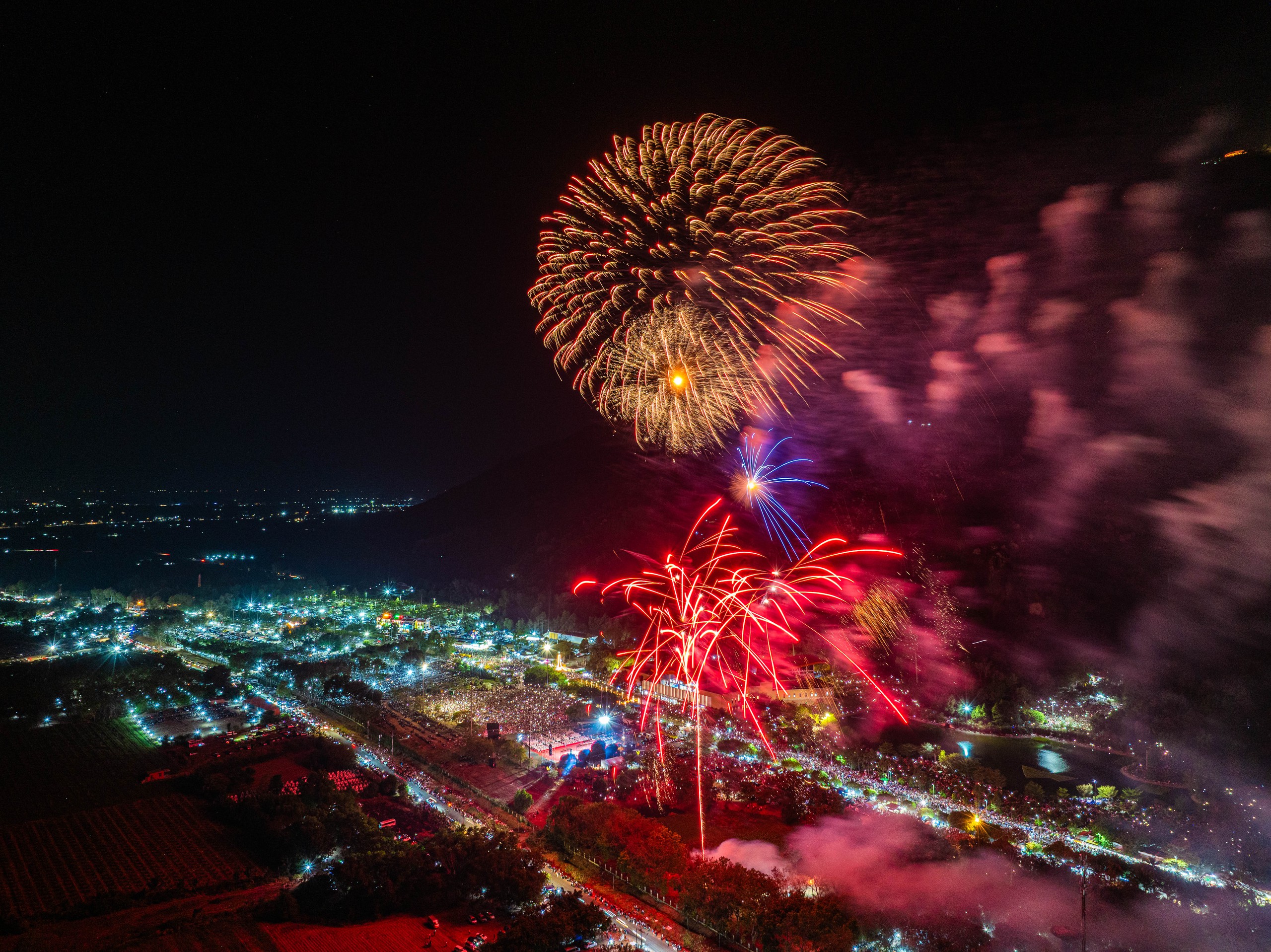 Những kỷ lục vô tiền khoáng hậu của du lịch Việt trong kỳ tết lịch sử 2026- Ảnh 10. Những kỷ lục vô tiền khoáng hậu của du lịch Việt trong kỳ tết lịch sử 2026- Ảnh 10.