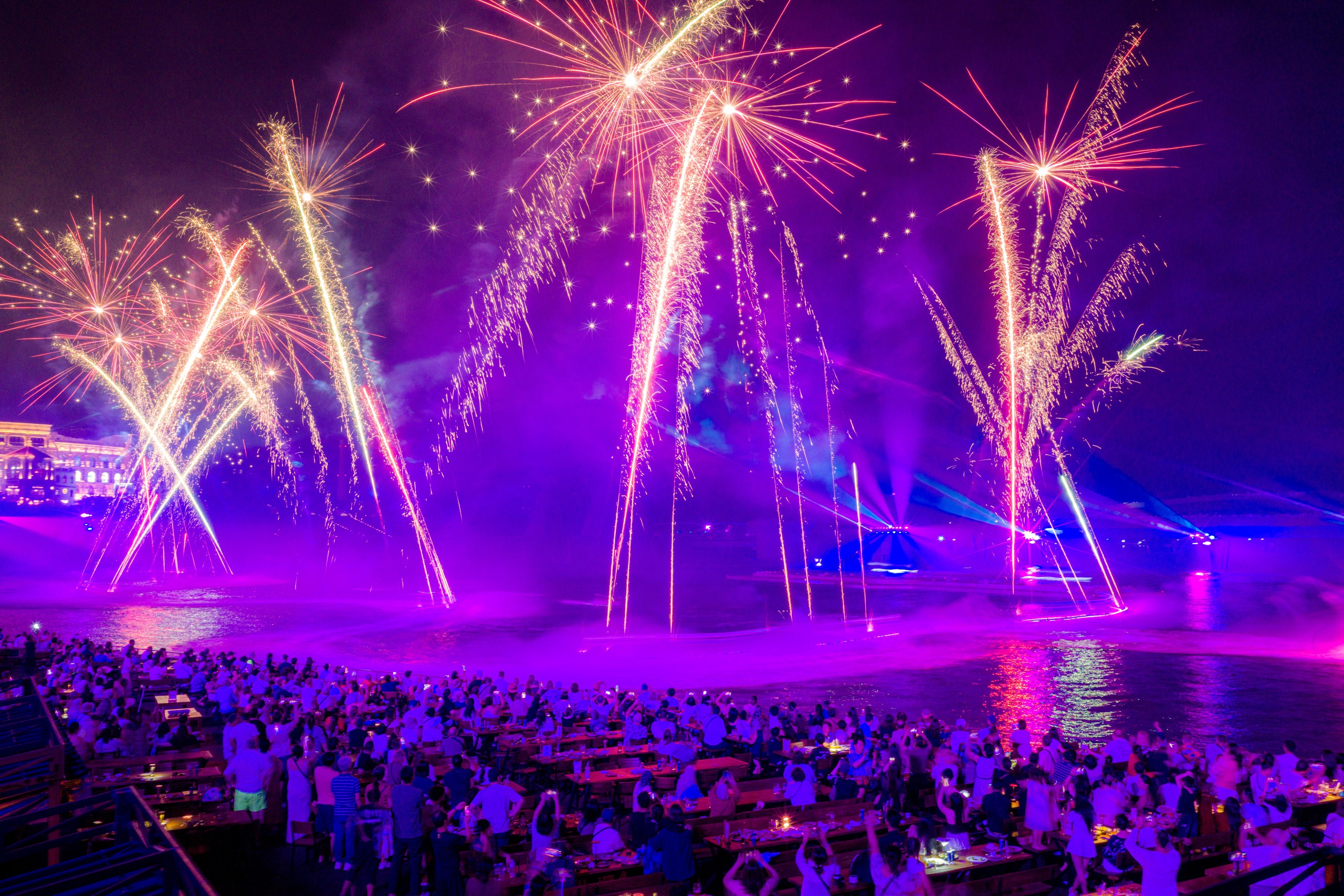 Những kỷ lục vô tiền khoáng hậu của du lịch Việt trong kỳ tết lịch sử 2026- Ảnh 3. Những kỷ lục vô tiền khoáng hậu của du lịch Việt trong kỳ tết lịch sử 2026- Ảnh 3.