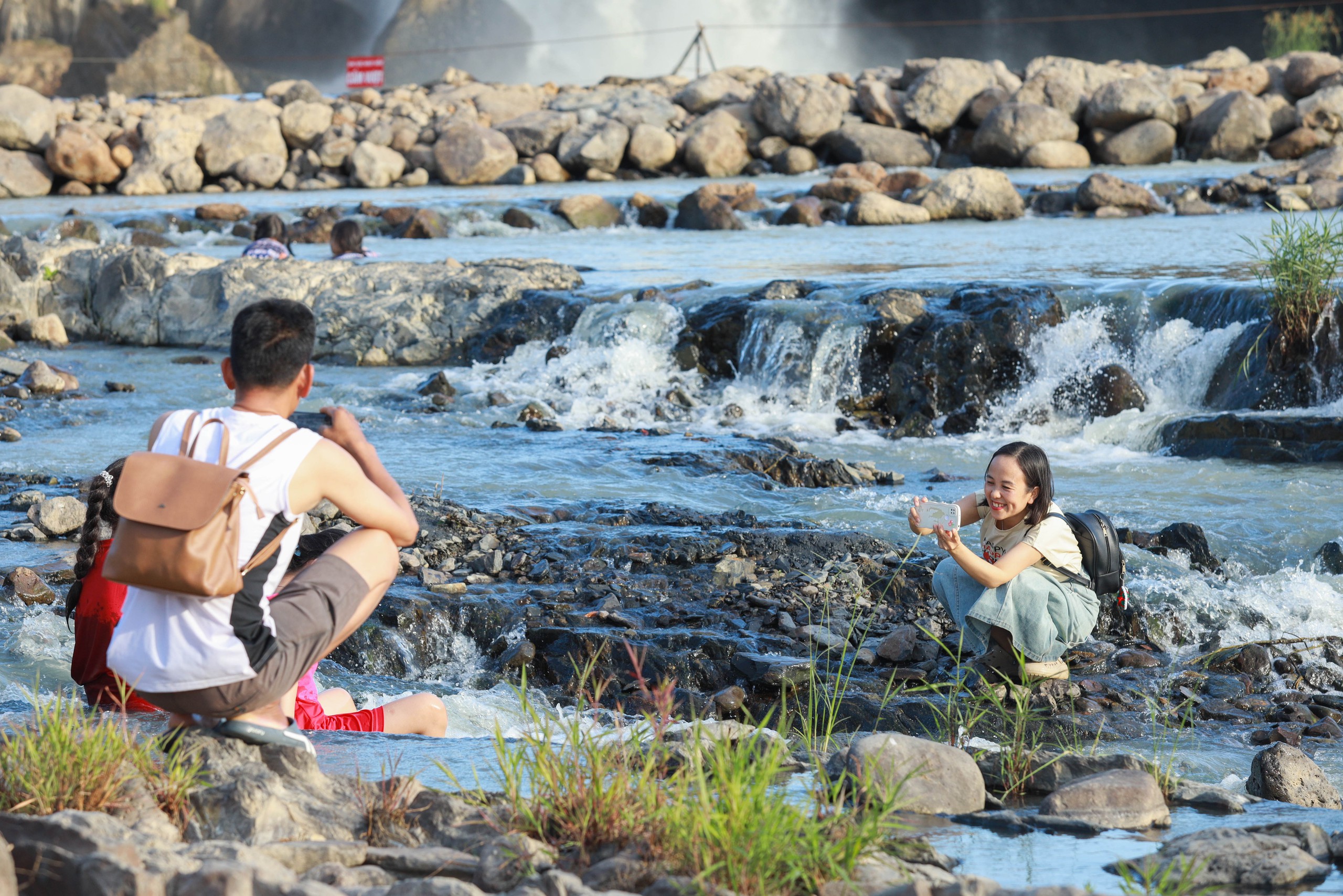 Thác Dray Nur hồi sinh ngoạn mục sau bão lũ , đón xuân Bính Ngọ 2026 - Ảnh 3. Thác Dray Nur hồi sinh ngoạn mục sau bão lũ , đón xuân Bính Ngọ 2026 - Ảnh 3.