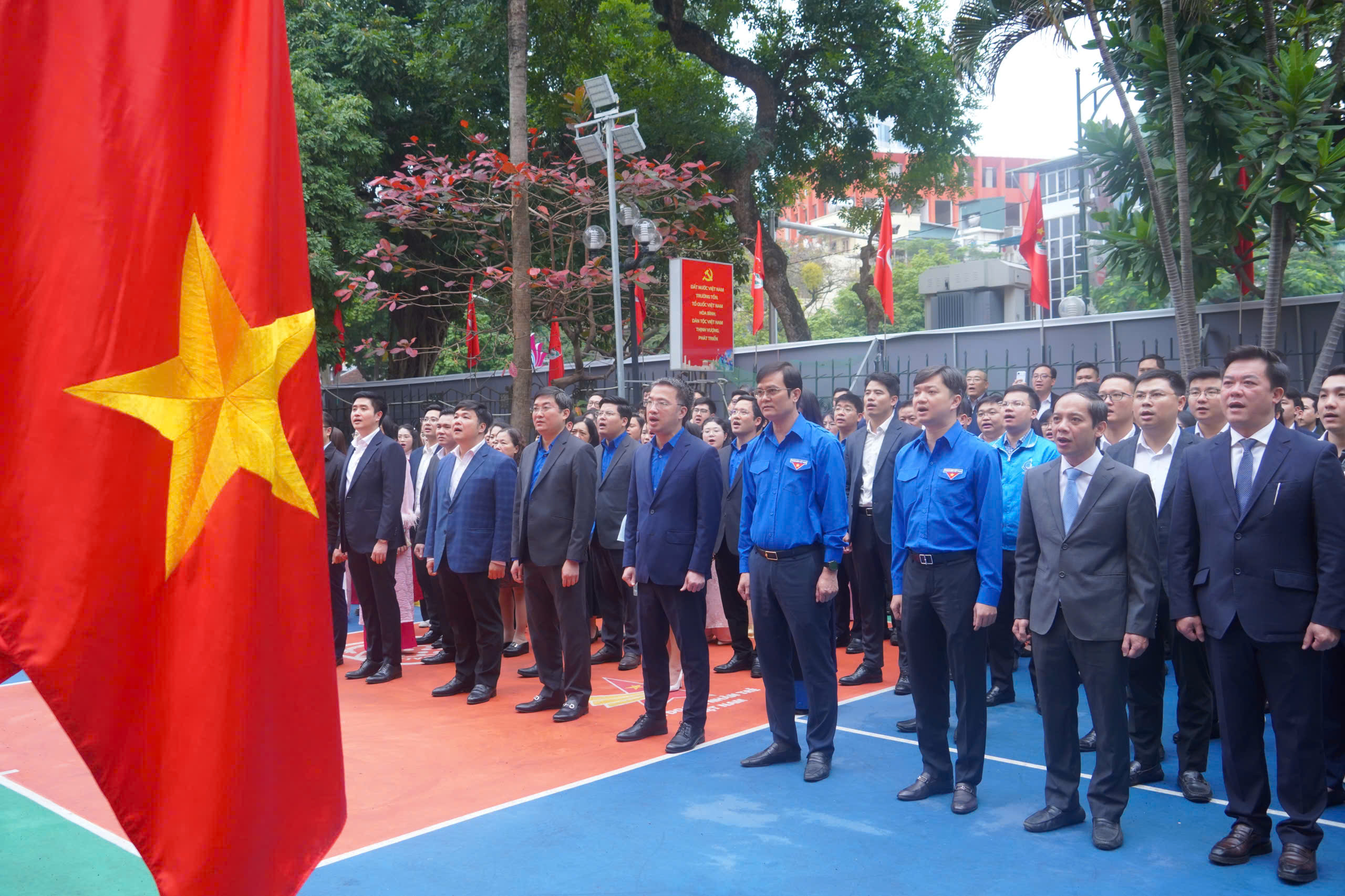 Bí thư thứ nhất T.Ư Đoàn đề cao tinh thần nêu gương dịp năm mới- Ảnh 1. Bí thư thứ nhất T.Ư Đoàn đề cao tinh thần nêu gương dịp năm mới- Ảnh 1.