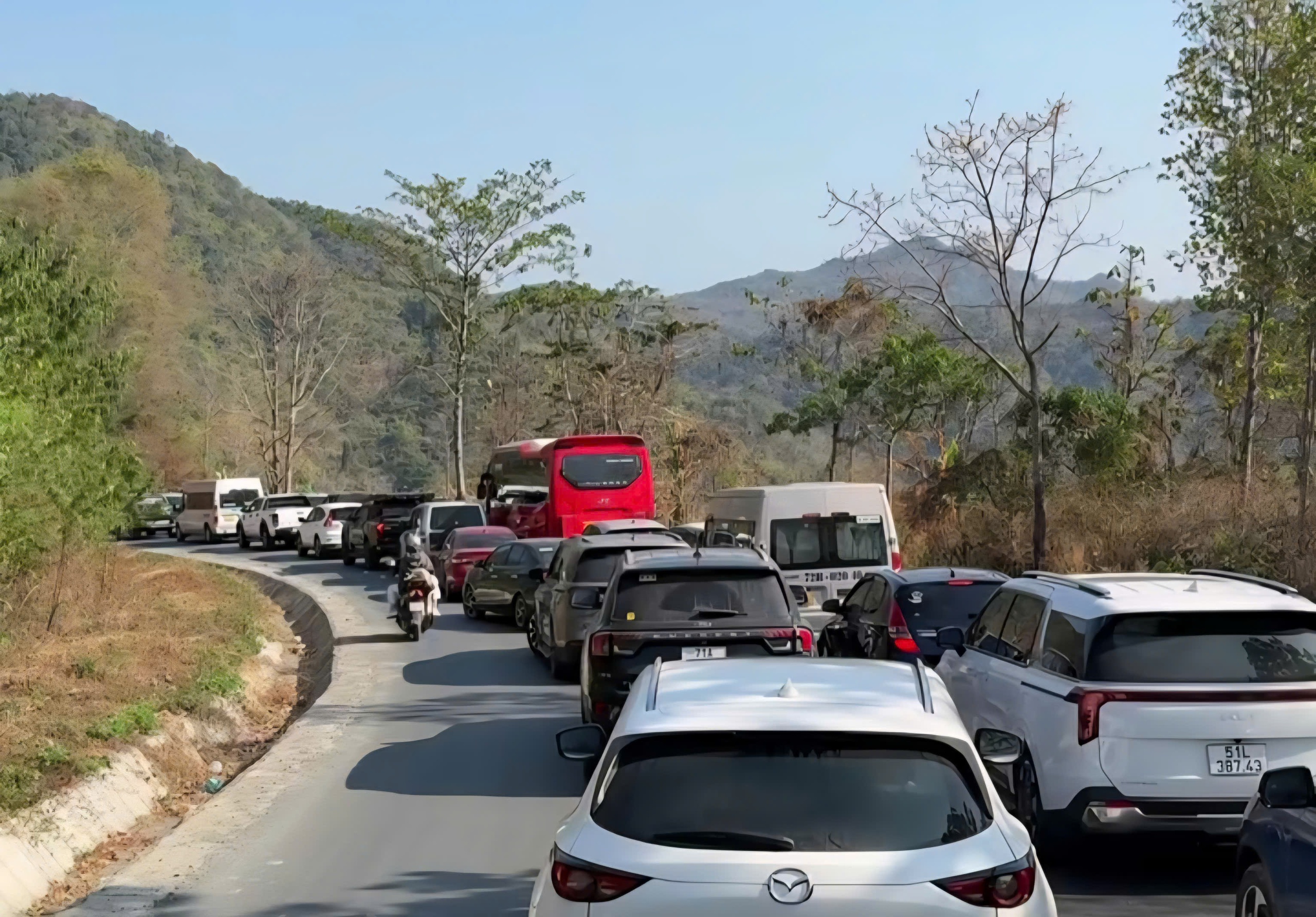 Quốc lộ 28B ám ảnh tài xế và du khách trong dịp Tết Bính Ngọ 2026 - Ảnh 5.