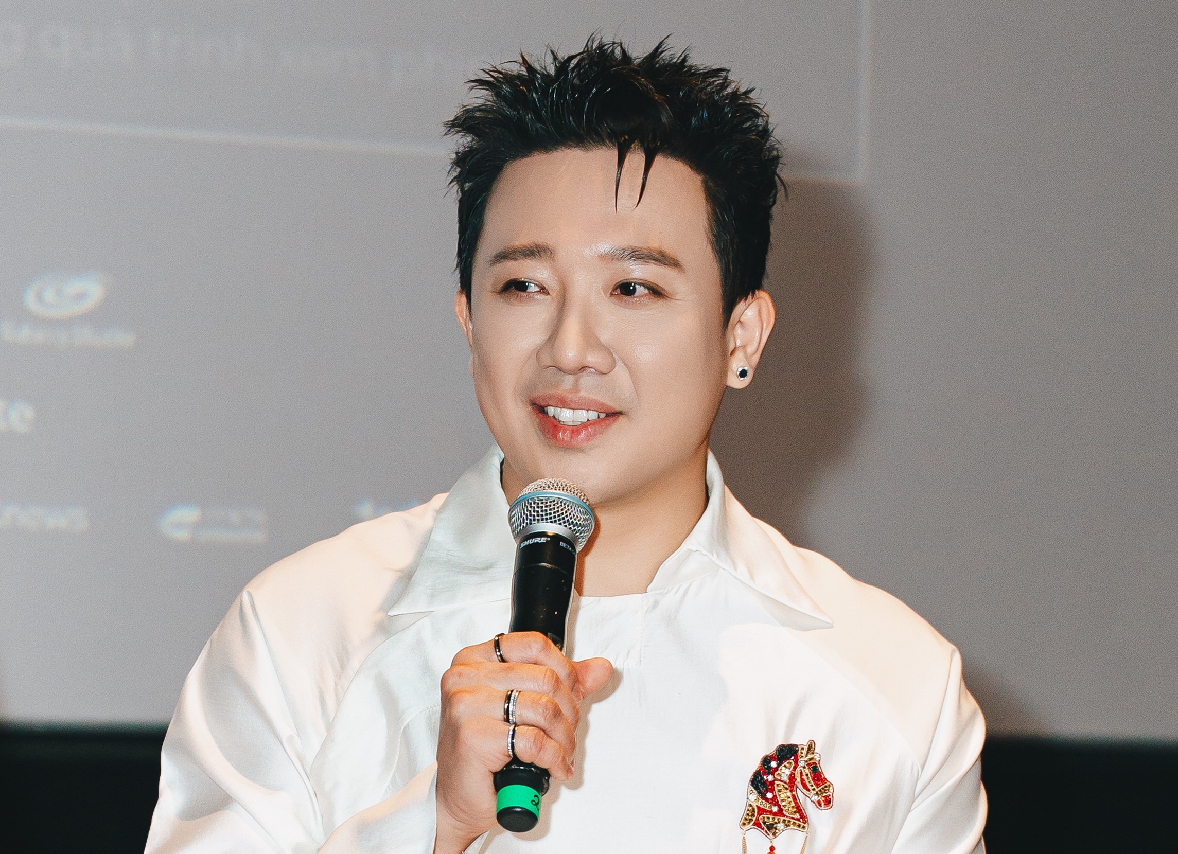 Trấn Thành là đạo diễn Việt đầu tiên chạm mốc doanh thu 2.000 tỉ - Ảnh 1.