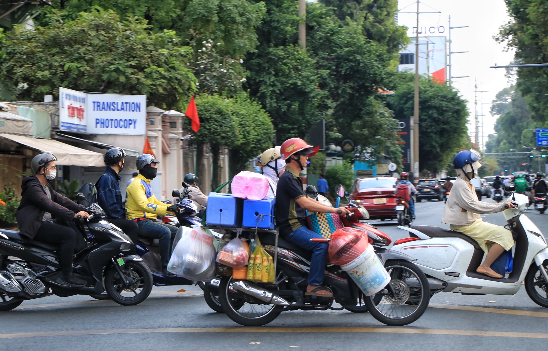 Ngày đầu đi làm sau tết, đường phố TP.HCM đông xe: 'Hết tết rồi, cày tiếp thôi!' - Ảnh 6.
