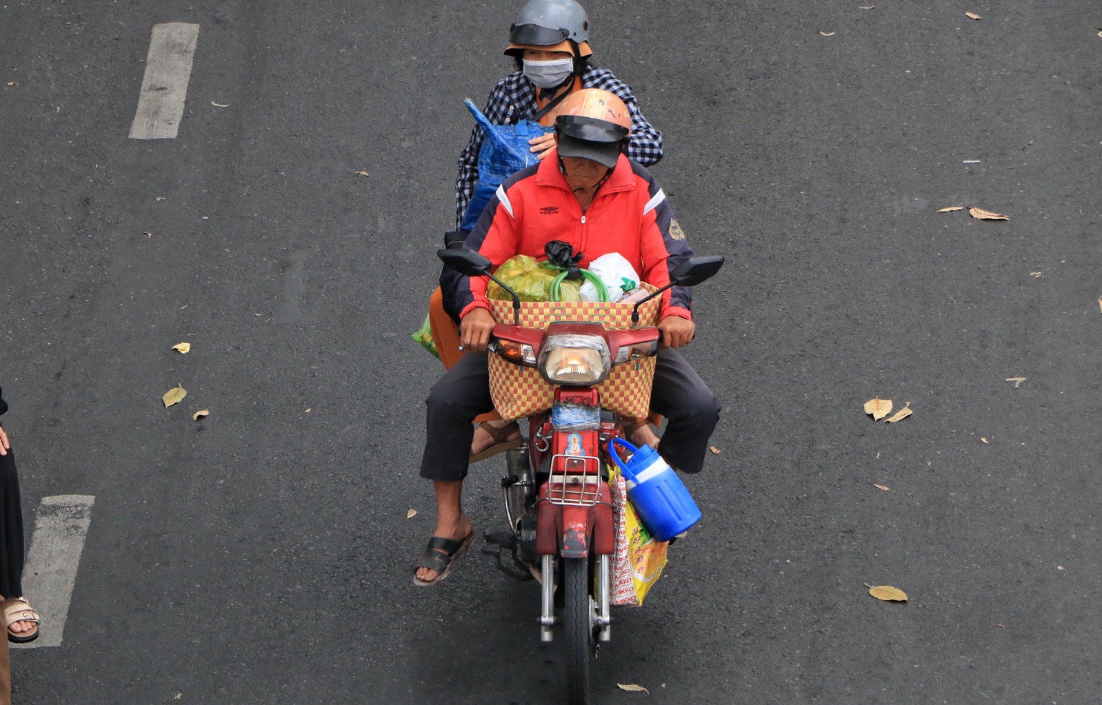 Ngày đầu đi làm sau tết, đường phố TP.HCM đông xe: 'Hết tết rồi, cày tiếp thôi!' - Ảnh 4.