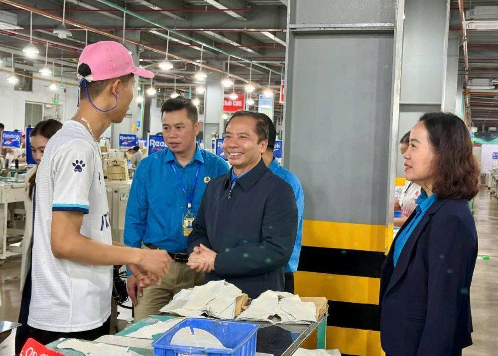 Dầu ăn, muối thành 'lộc xuân' đầu năm của công nhân- Ảnh 2.