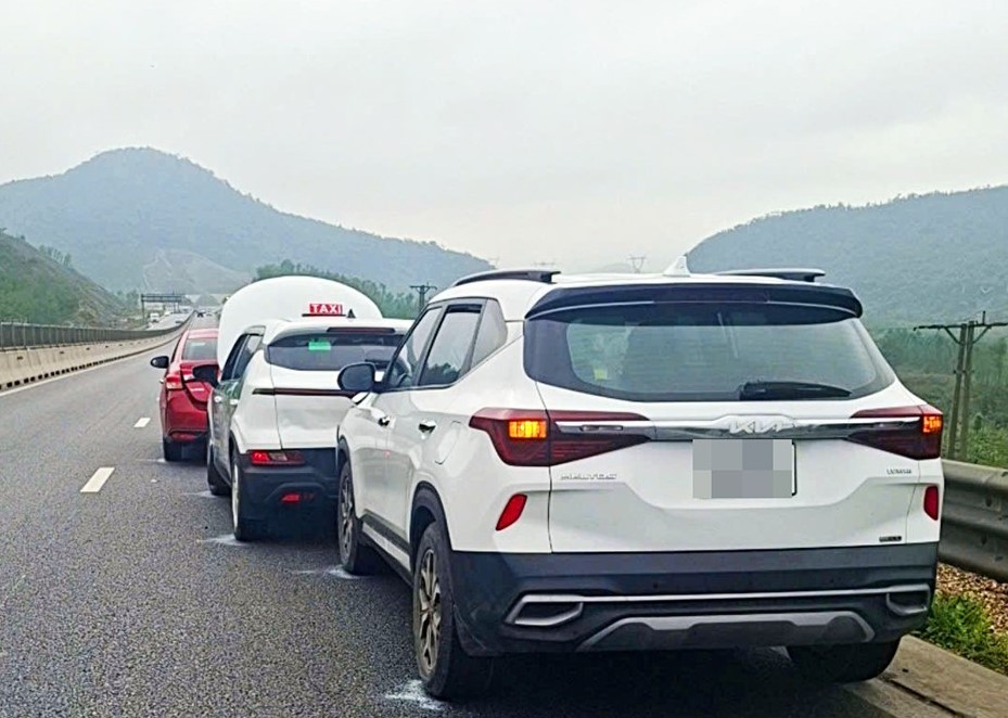 5 vụ tai nạn trên cao tốc qua Hà Tĩnh trong ngày cuối kỳ nghỉ tết- Ảnh 1.