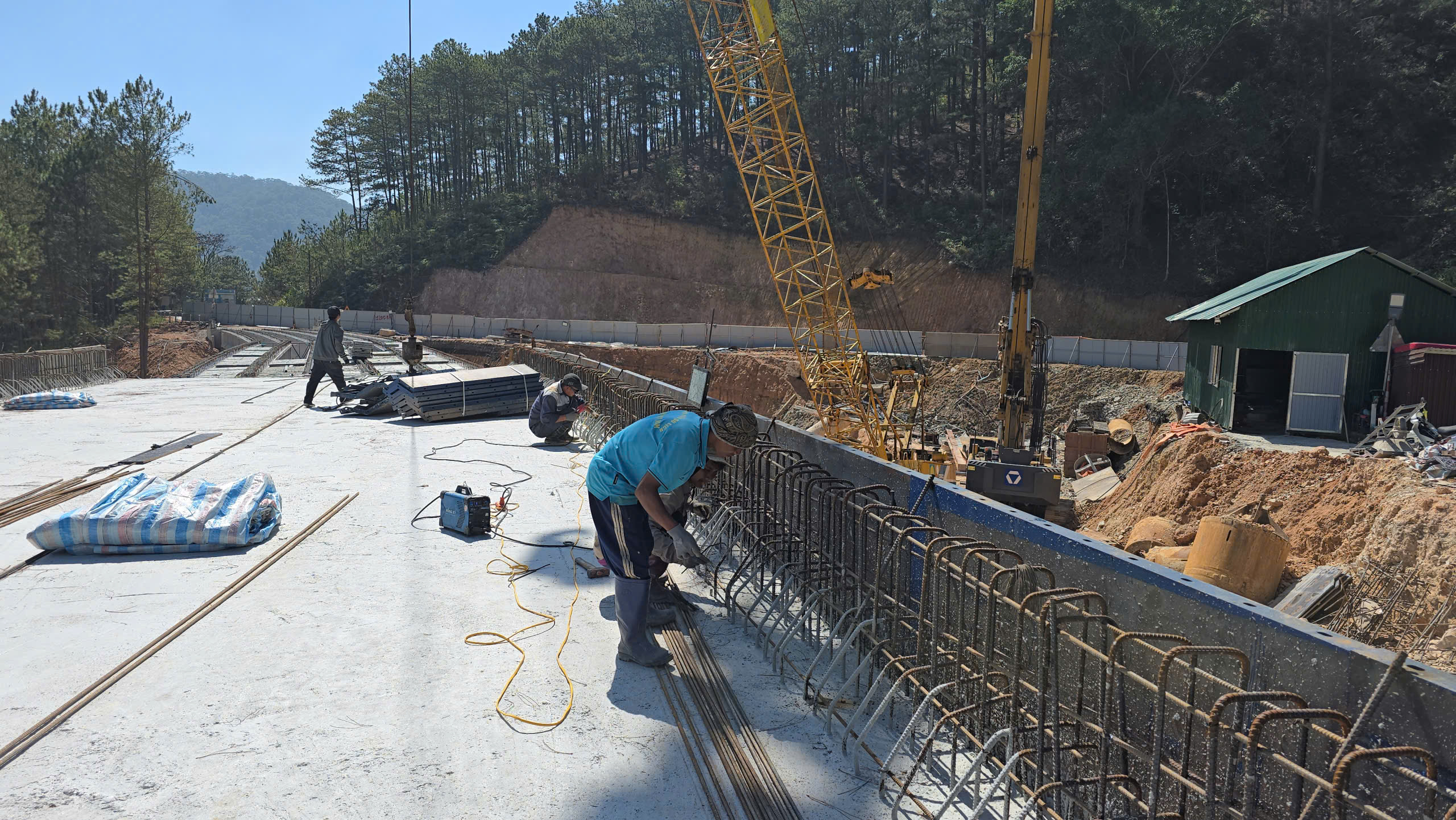 Cận cảnh cầu cạn đèo Mimosa đạt gần 80% sau hơn 50 ngày thi công - Ảnh 5.