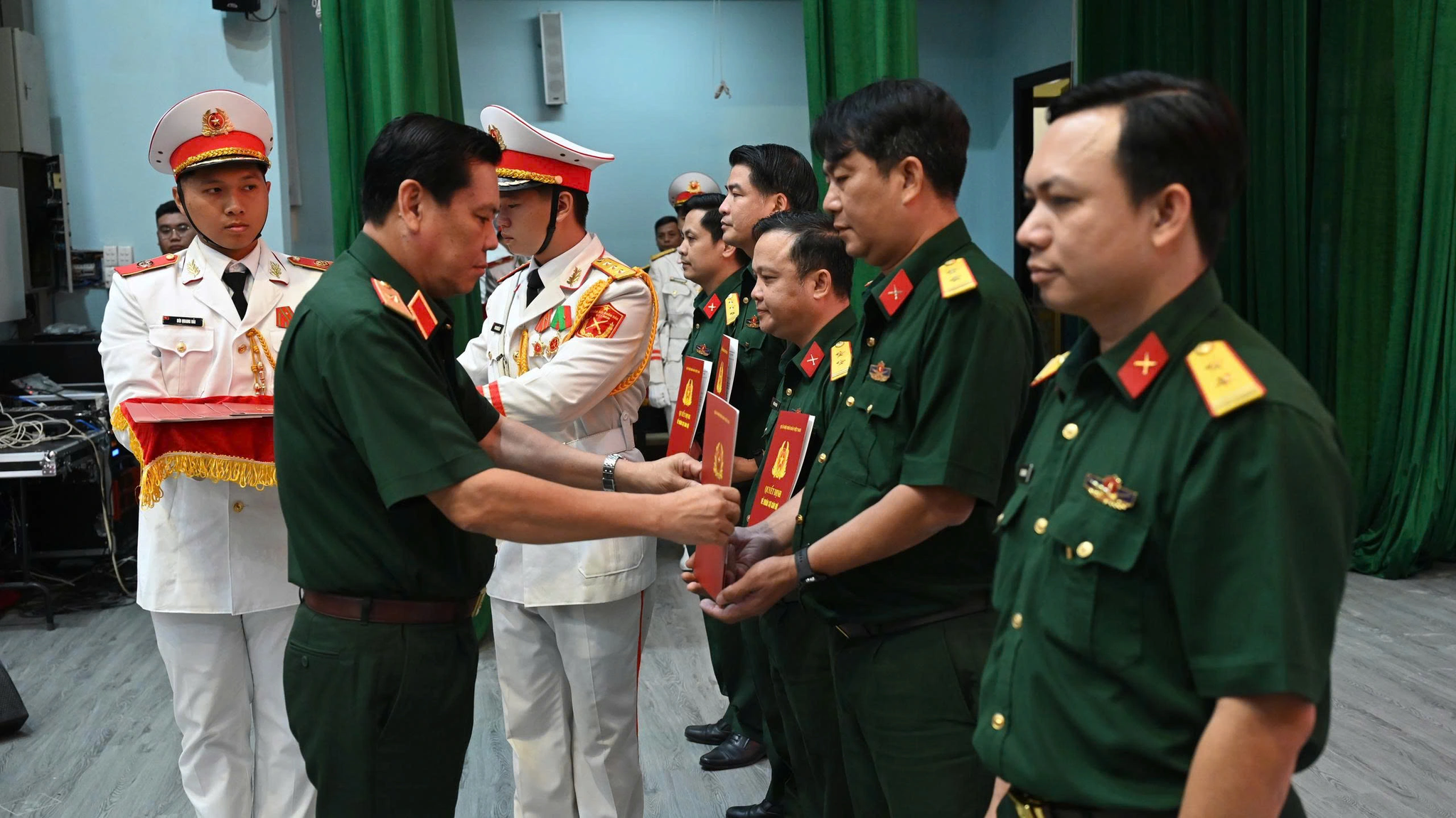 Đưa gần 13.400 sĩ quan quân đội và quân nhân về cấp xã- Ảnh 1.