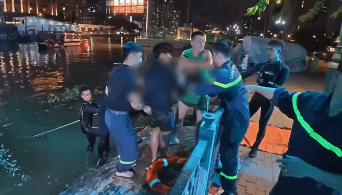 Công an TP.HCM tìm thấy 2 thi thể ở kênh Tàu Hủ- Ảnh 1. Công an TP.HCM tìm thấy 2 thi thể ở kênh Tàu Hủ- Ảnh 1.