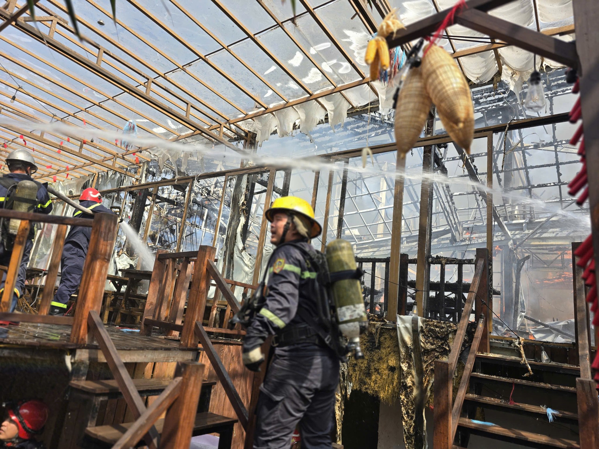 Liên tiếp cháy cơ sở kinh doanh, Công an TP.HCM cảnh báo khẩn sau tết- Ảnh 3.