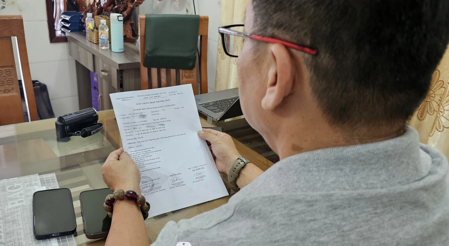 Điều tra vụ người đàn ông bị hàng xóm tấn công gây thương tích - Ảnh 3.