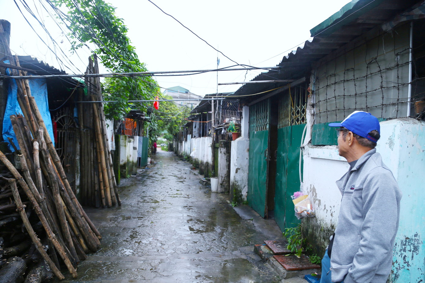 Sống bất an trong những khu chung cư cũ- Ảnh 3. Sống bất an trong những khu chung cư cũ- Ảnh 3.