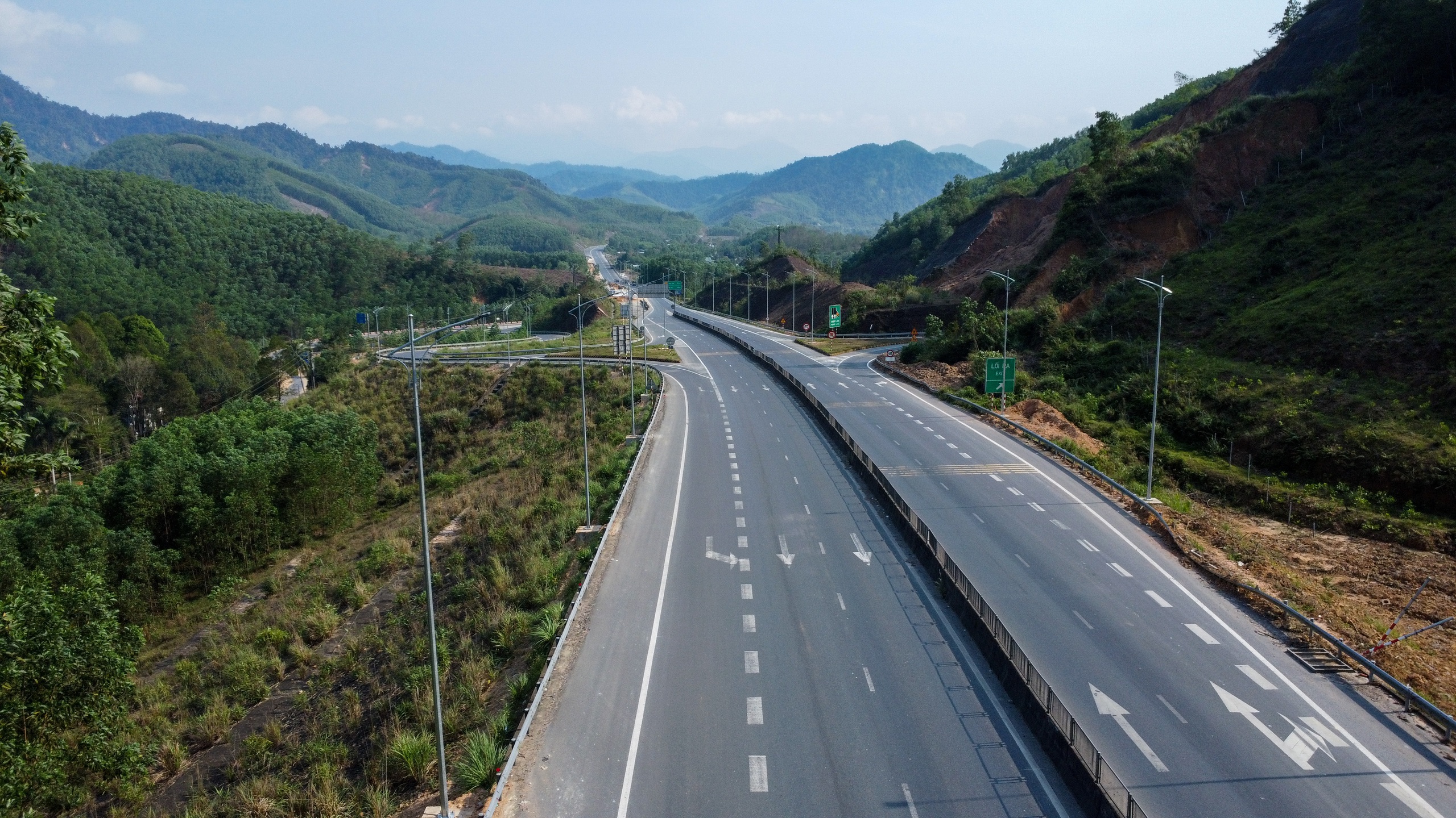 Thi c&ocirc;ng mở rộng cao tốc La Sơn - H&ograve;a Li&ecirc;n: Khi n&agrave;o về đ&iacute;ch?- Ảnh 8.