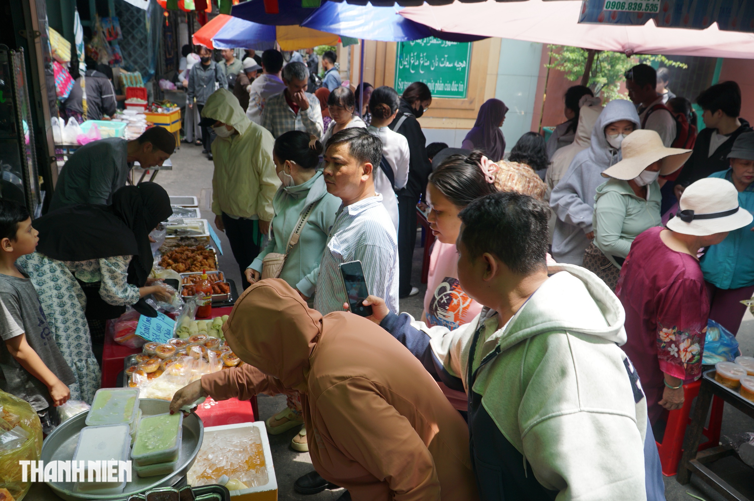 Bên trong chợ ẩm thực hẻm đạo Hồi mỗi năm mở một tháng ở TP.HCM bán gì? - Ảnh 7.