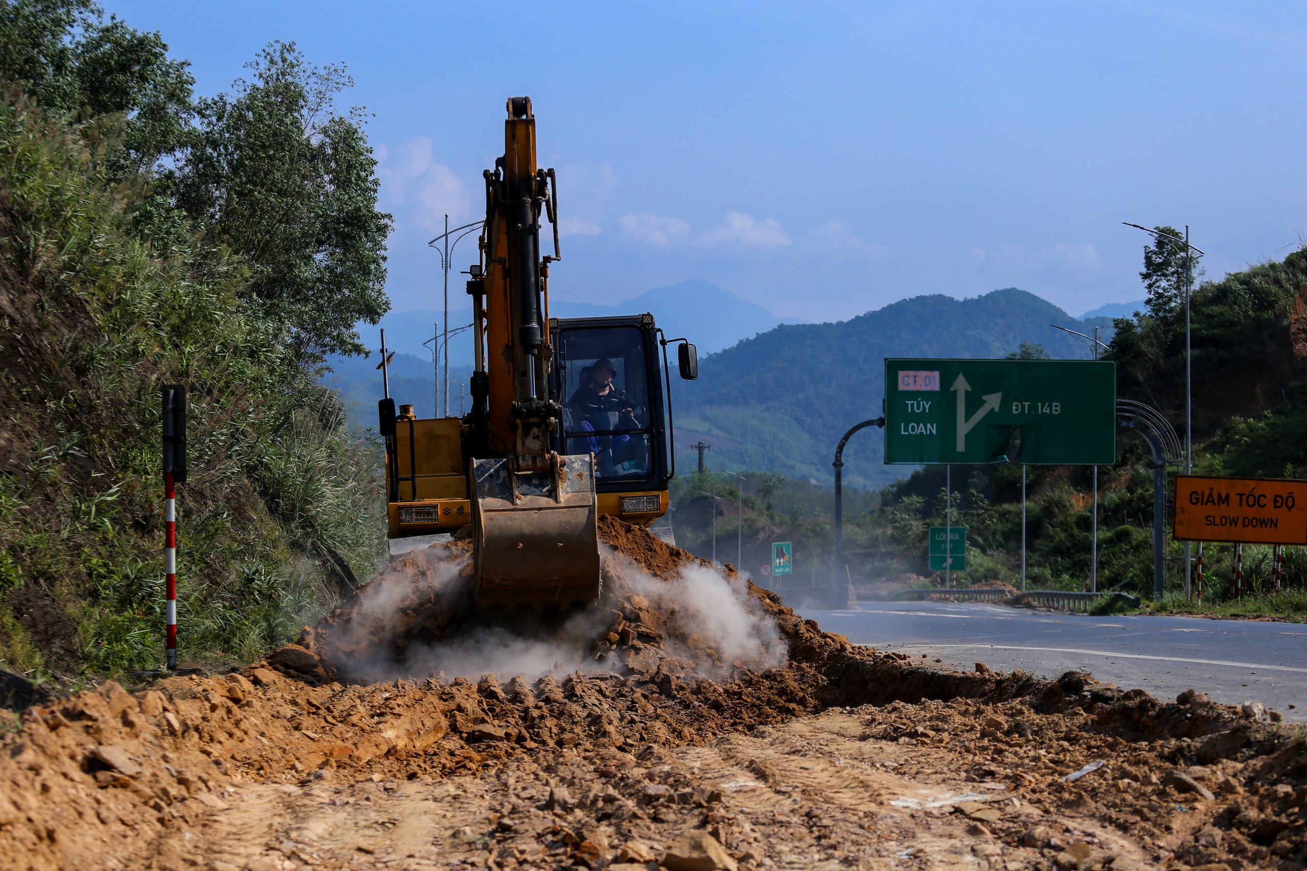 Thi c&ocirc;ng mở rộng cao tốc La Sơn - H&ograve;a Li&ecirc;n: Khi n&agrave;o về đ&iacute;ch?- Ảnh 2.