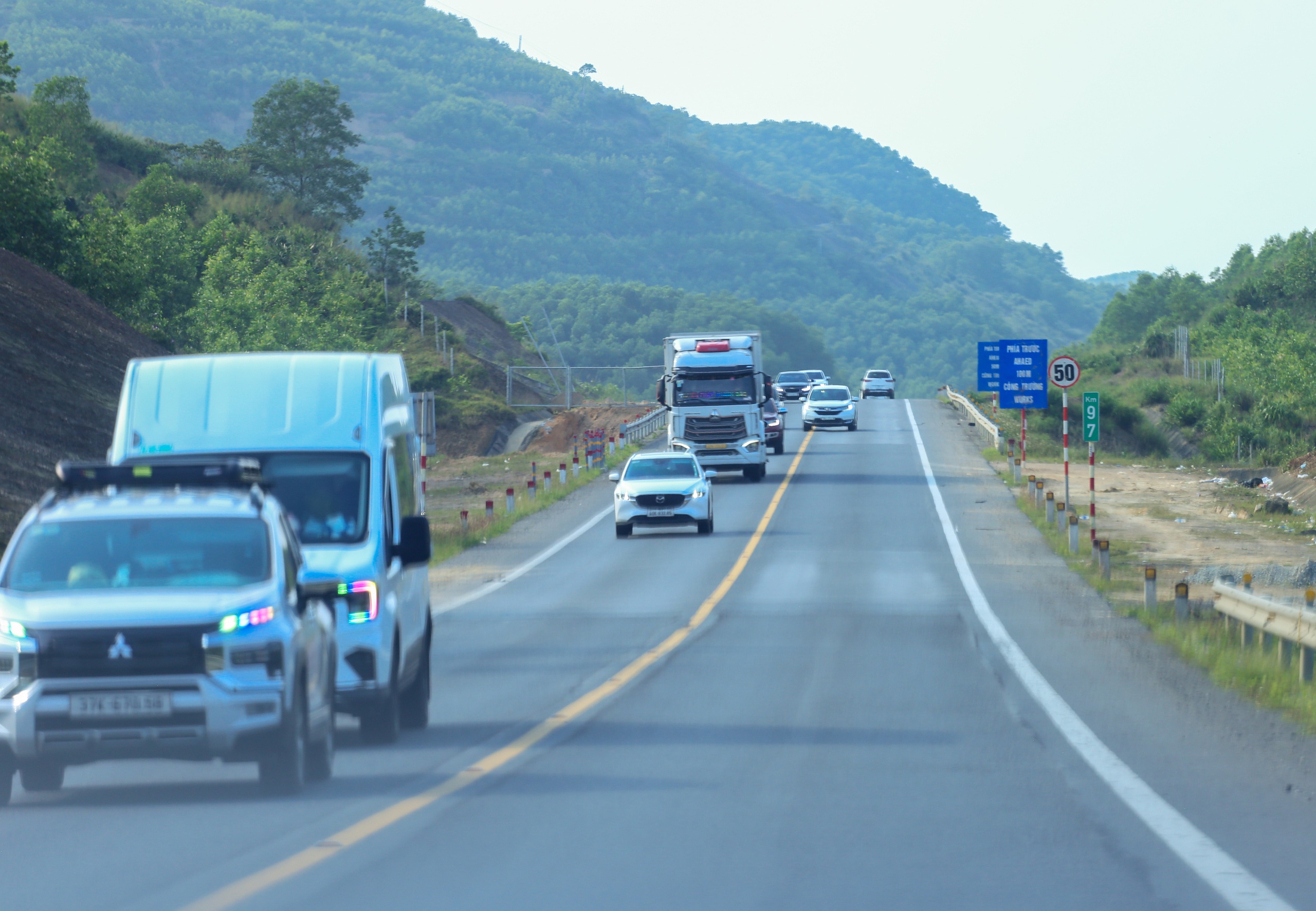 Thi c&ocirc;ng mở rộng cao tốc La Sơn - H&ograve;a Li&ecirc;n: Khi n&agrave;o về đ&iacute;ch?- Ảnh 7.