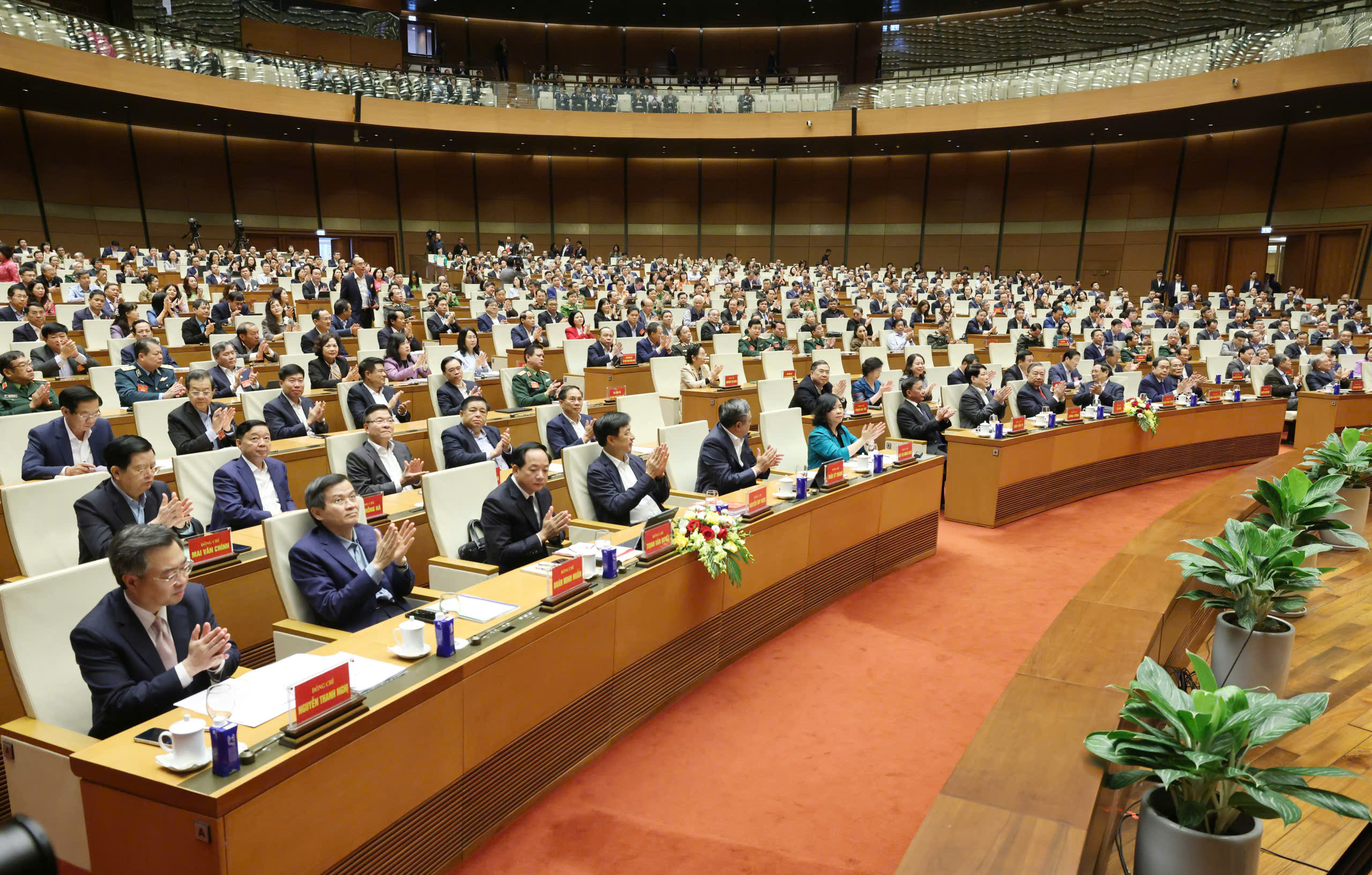Ông Nguyễn Hòa Bình: Bố trí tối đa nguồn lực, điều kiện thực hiện các nghị quyết- Ảnh 2. Ông Nguyễn Hòa Bình: Bố trí tối đa nguồn lực, điều kiện thực hiện các nghị quyết- Ảnh 2.