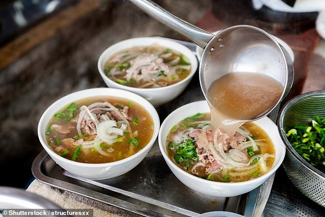 Du kh&aacute;ch Anh kể chi ti&ecirc;u 'thả ga' một ng&agrave;y 670.000 đồng ở H&agrave; Nội- Ảnh 4.